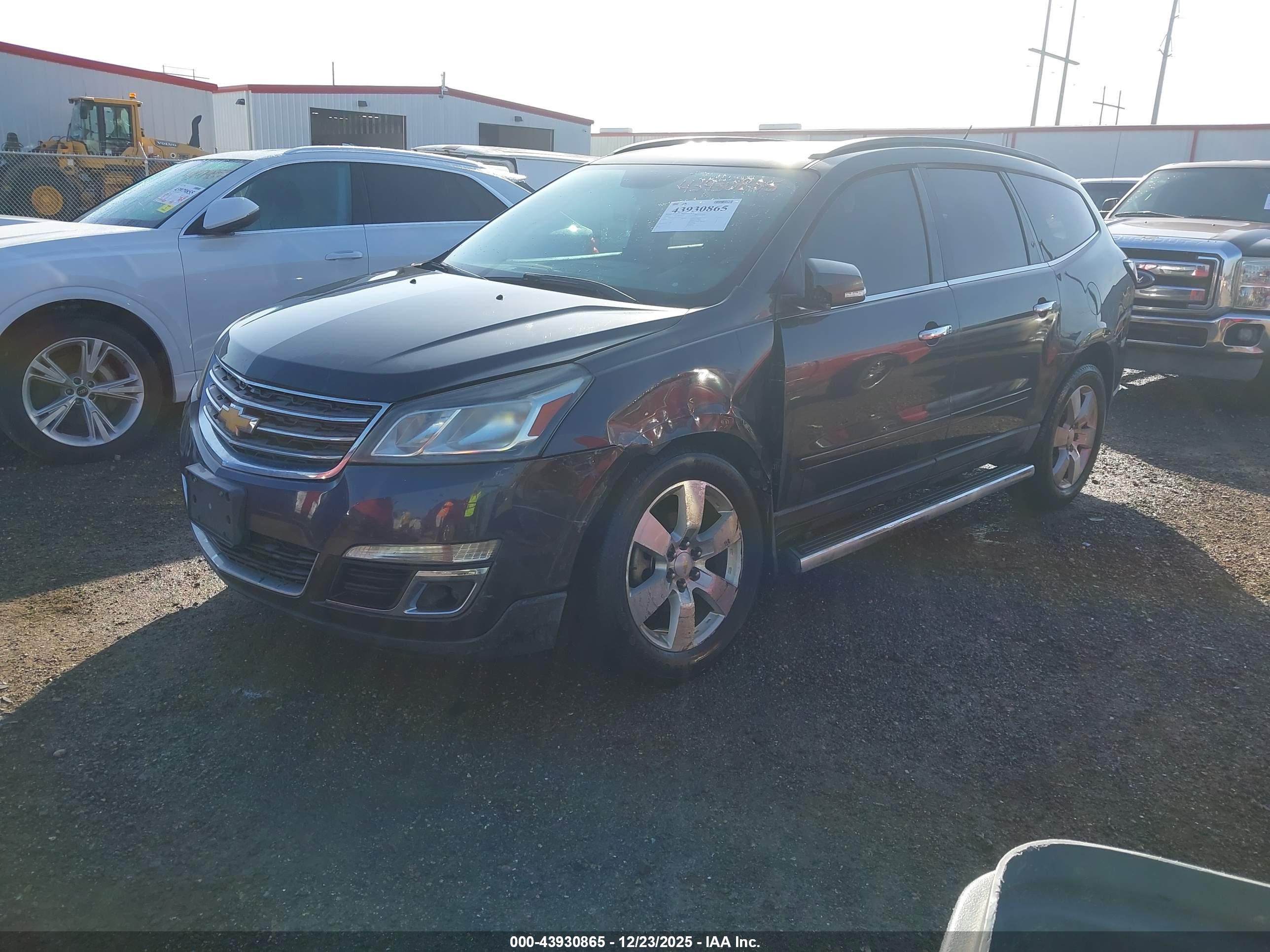 CHEVROLET TRAVERSE image 2