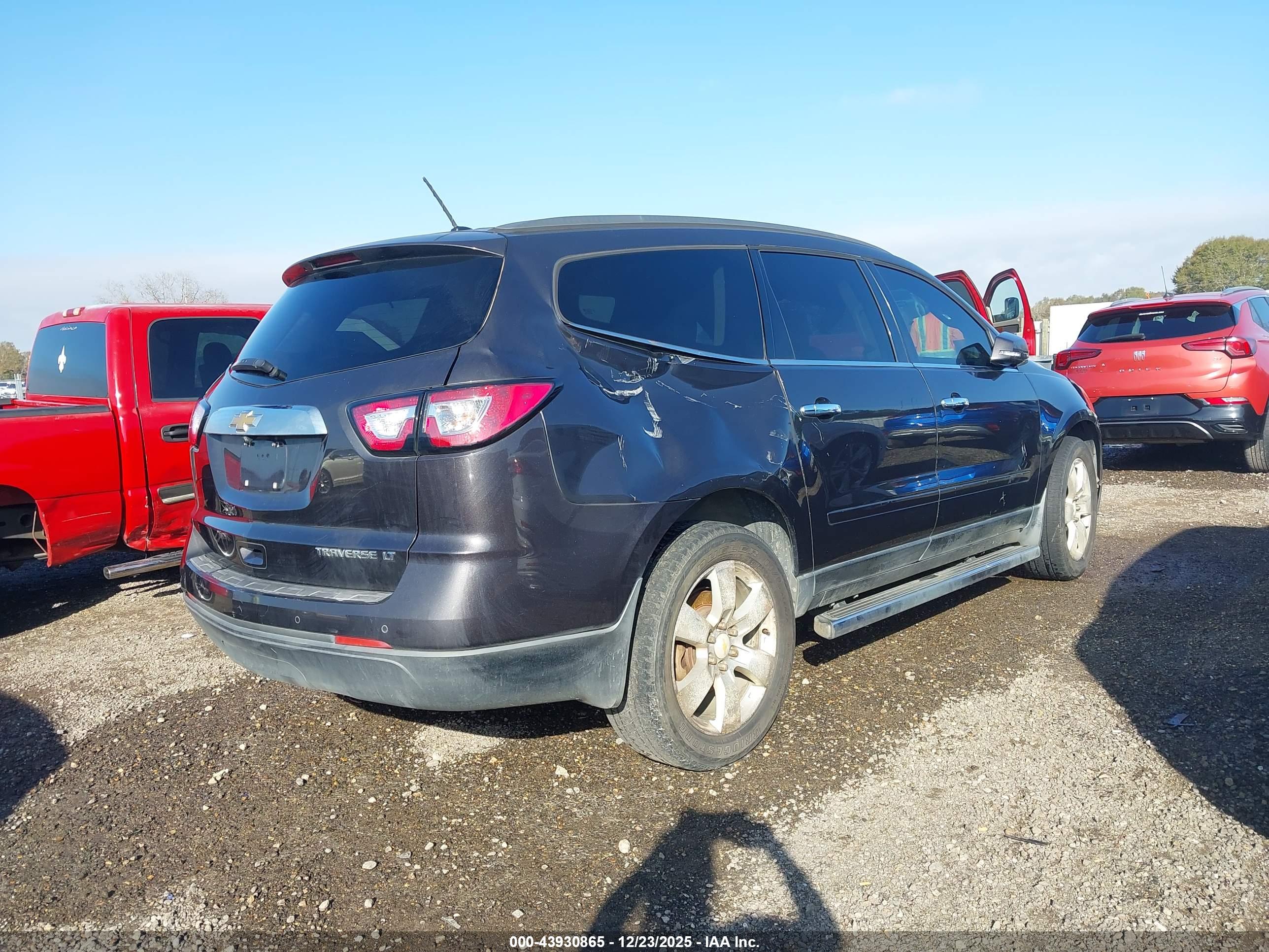 CHEVROLET TRAVERSE image 4
