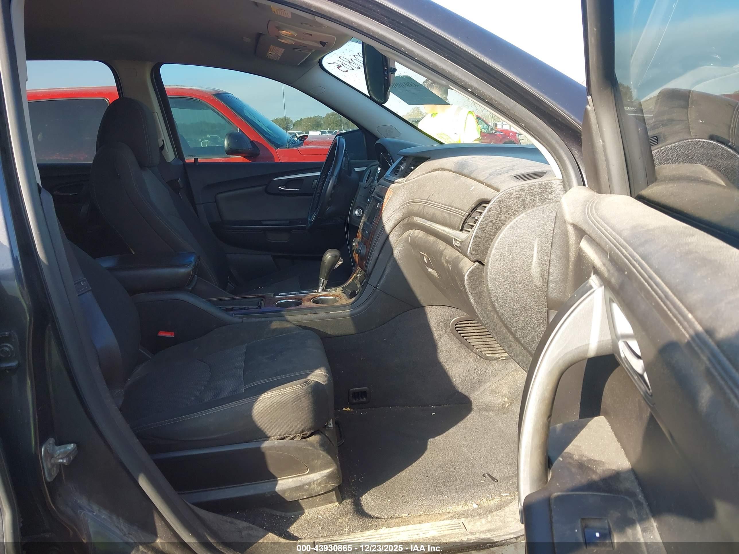 CHEVROLET TRAVERSE image 5