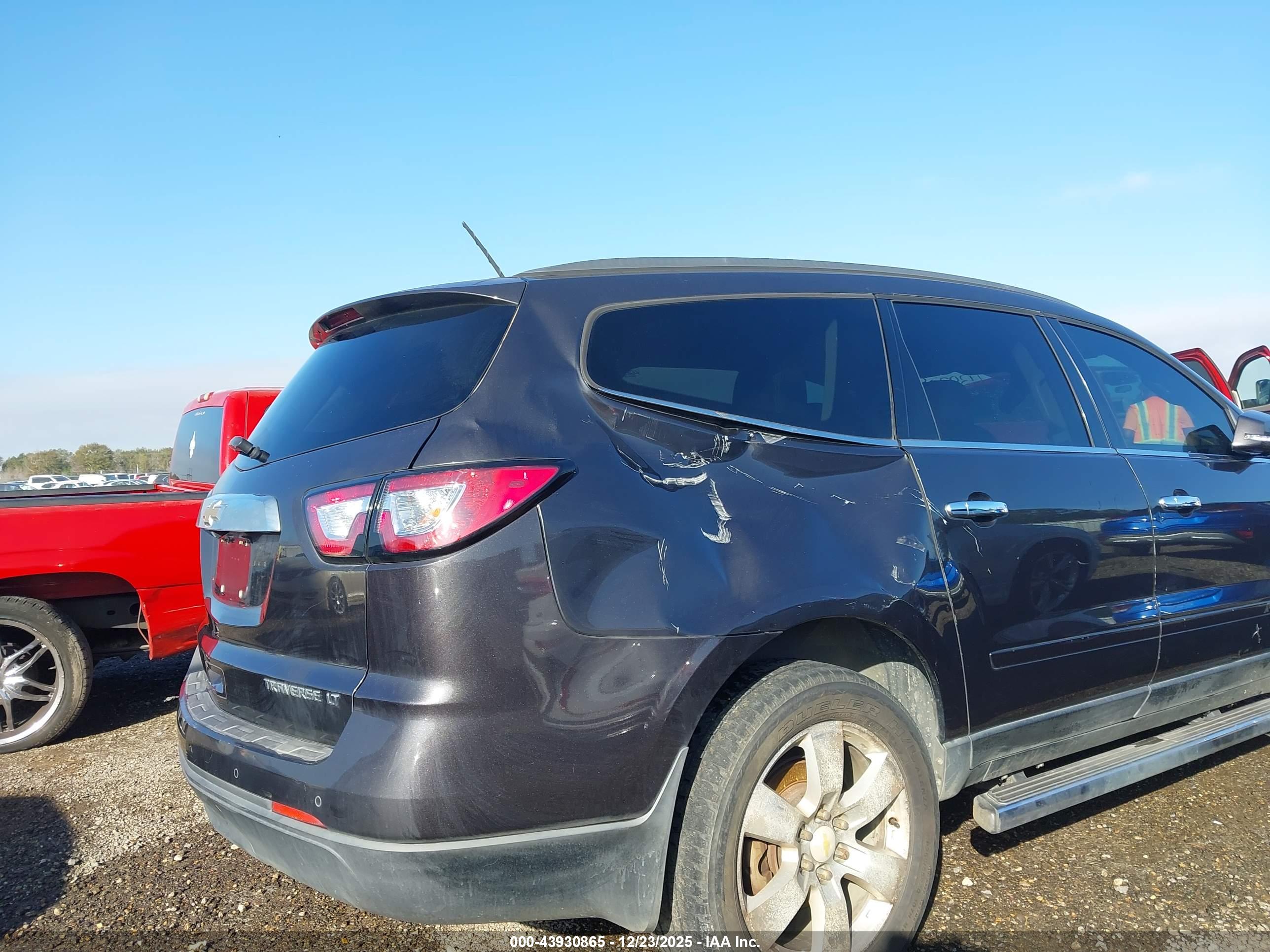 CHEVROLET TRAVERSE image 6