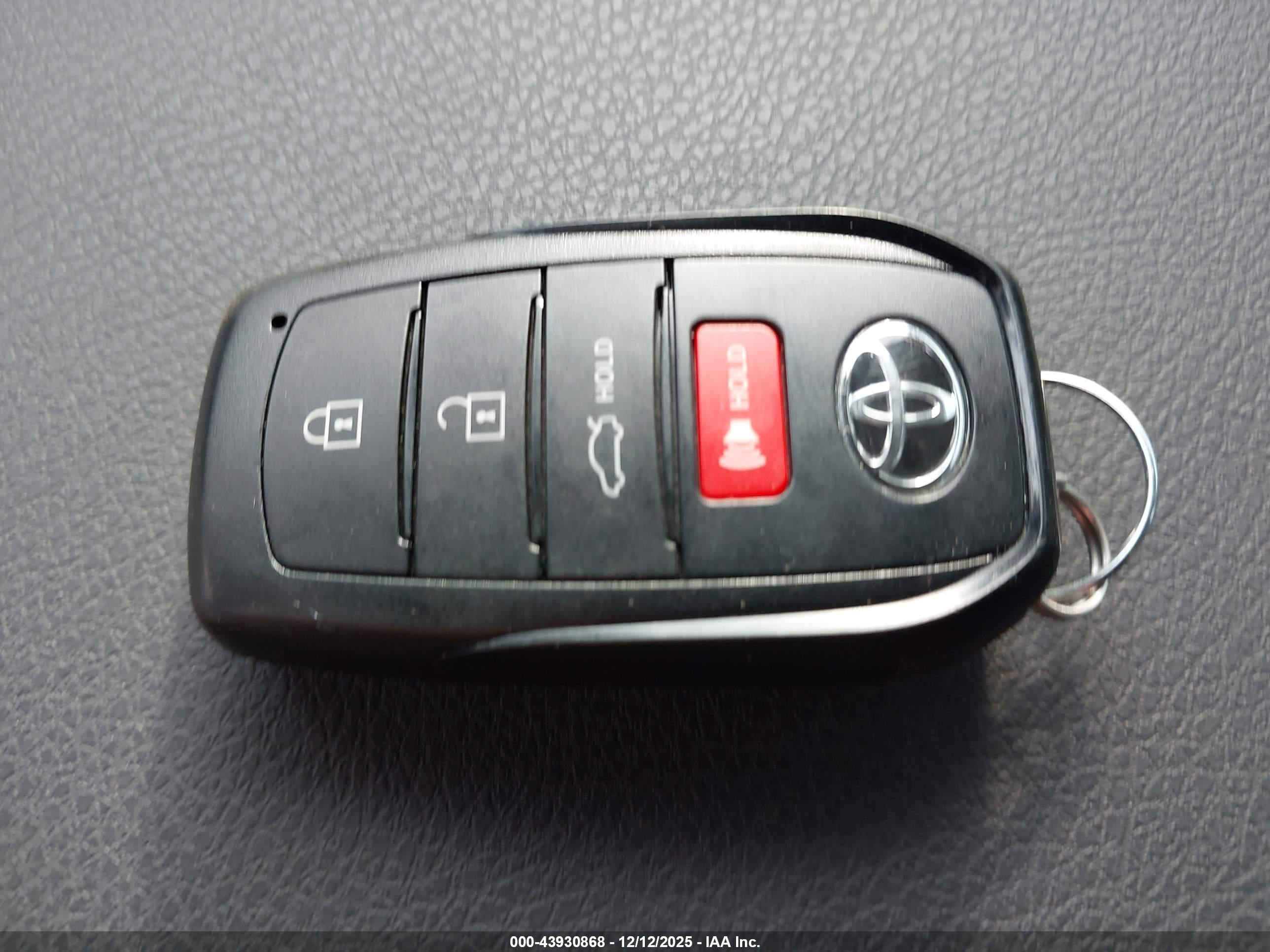 TOYOTA CAMRY image 11