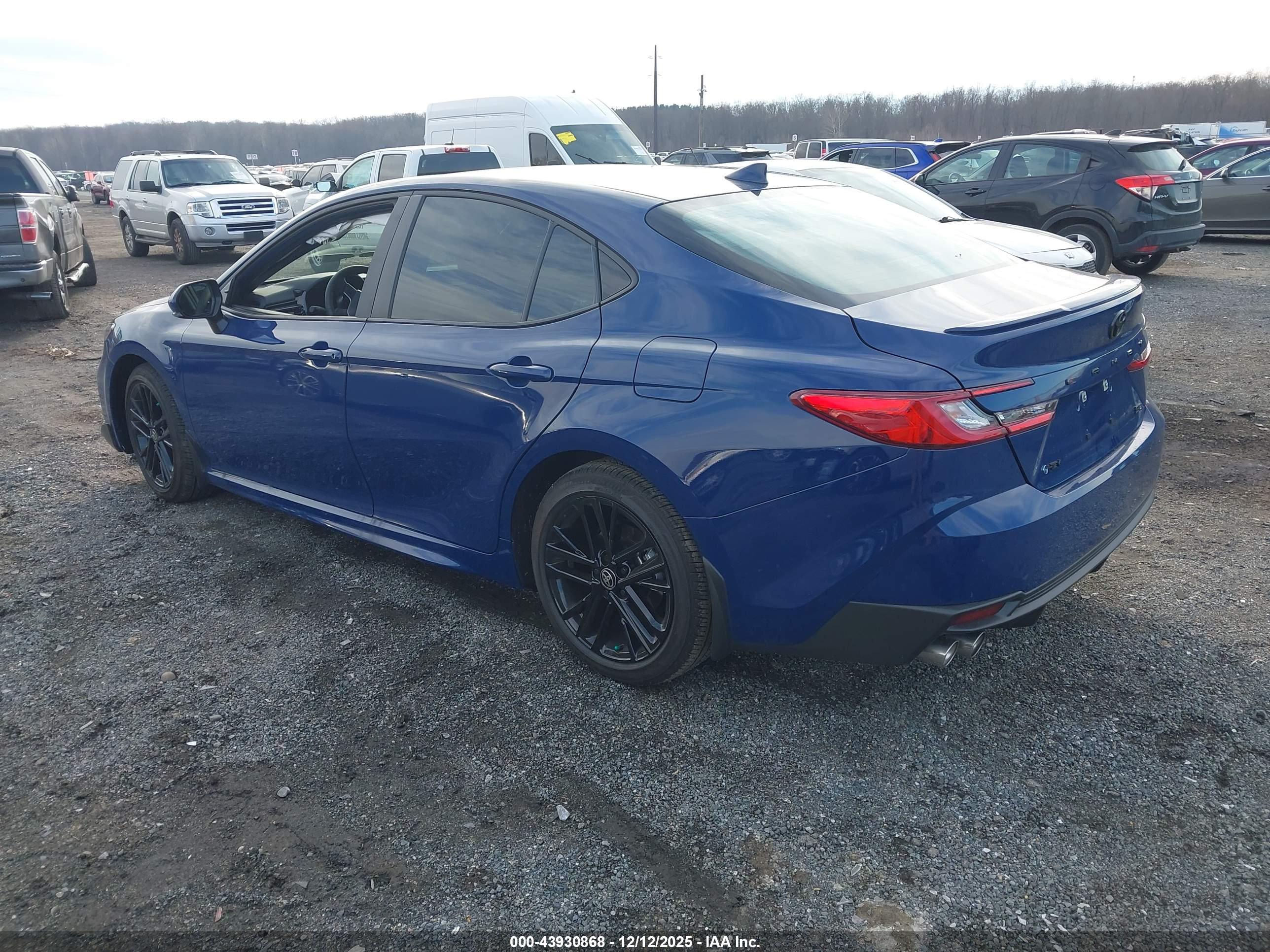 TOYOTA CAMRY image 3