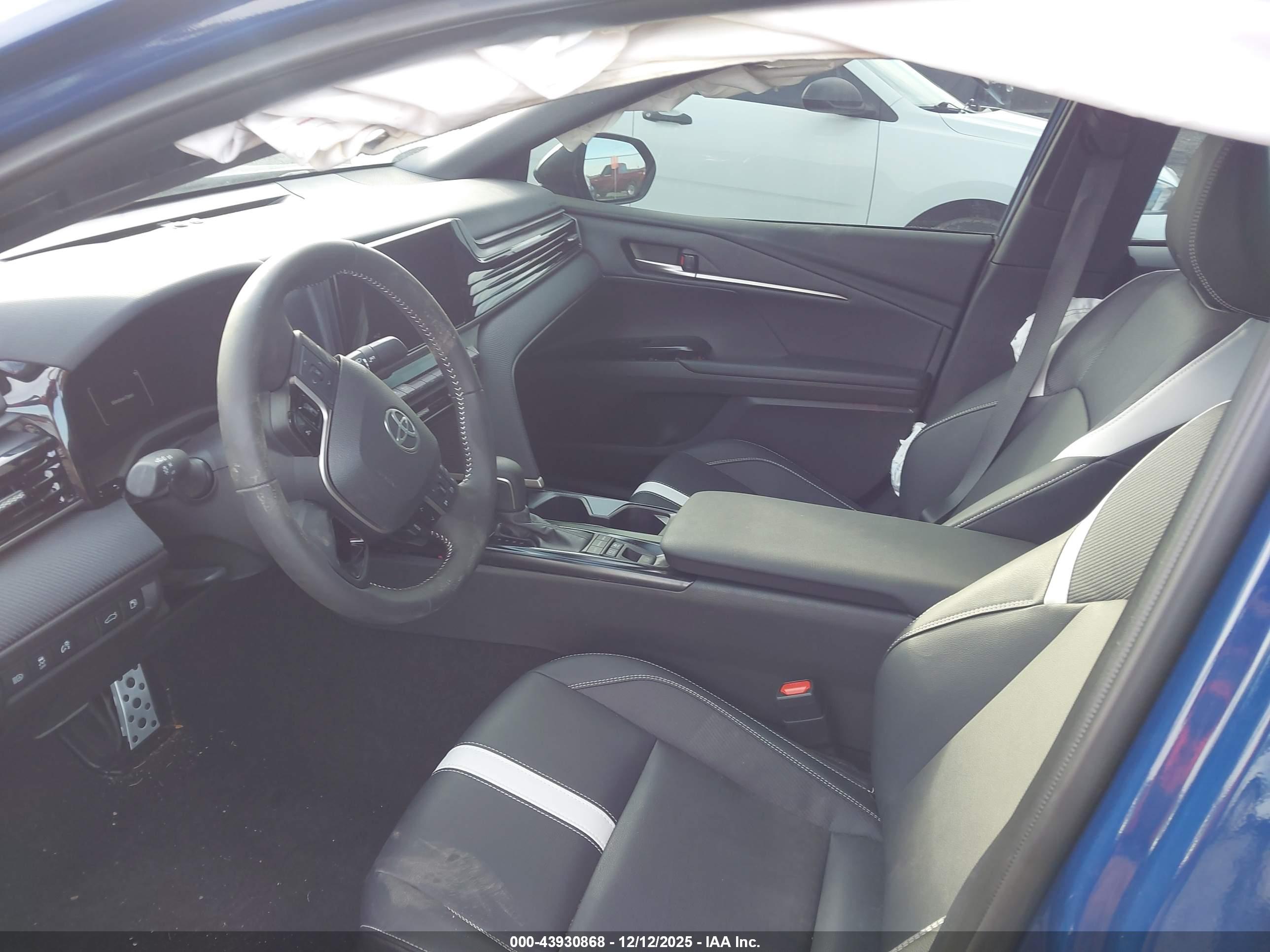 TOYOTA CAMRY image 5
