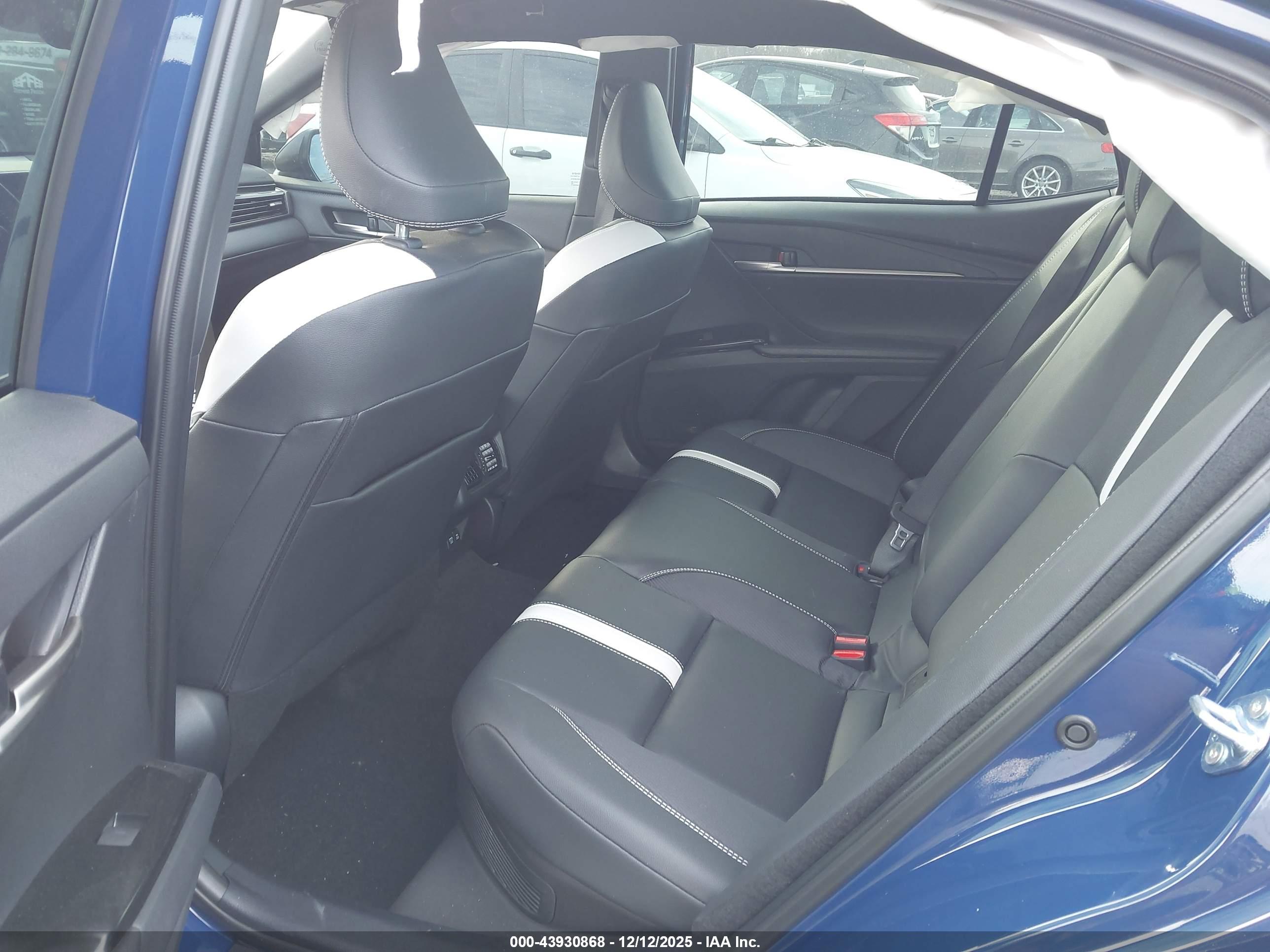 TOYOTA CAMRY image 8