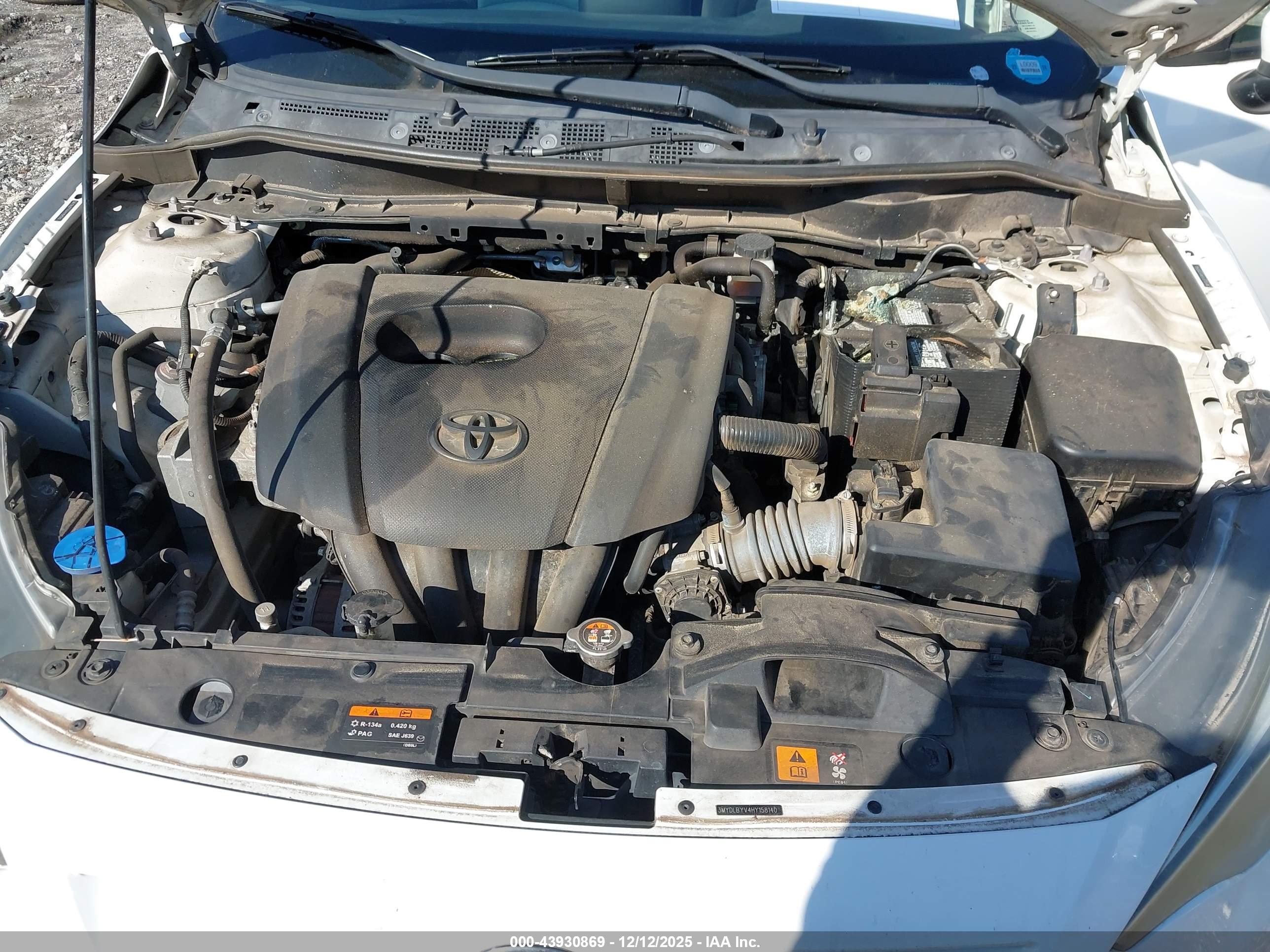 TOYOTA YARIS image 10