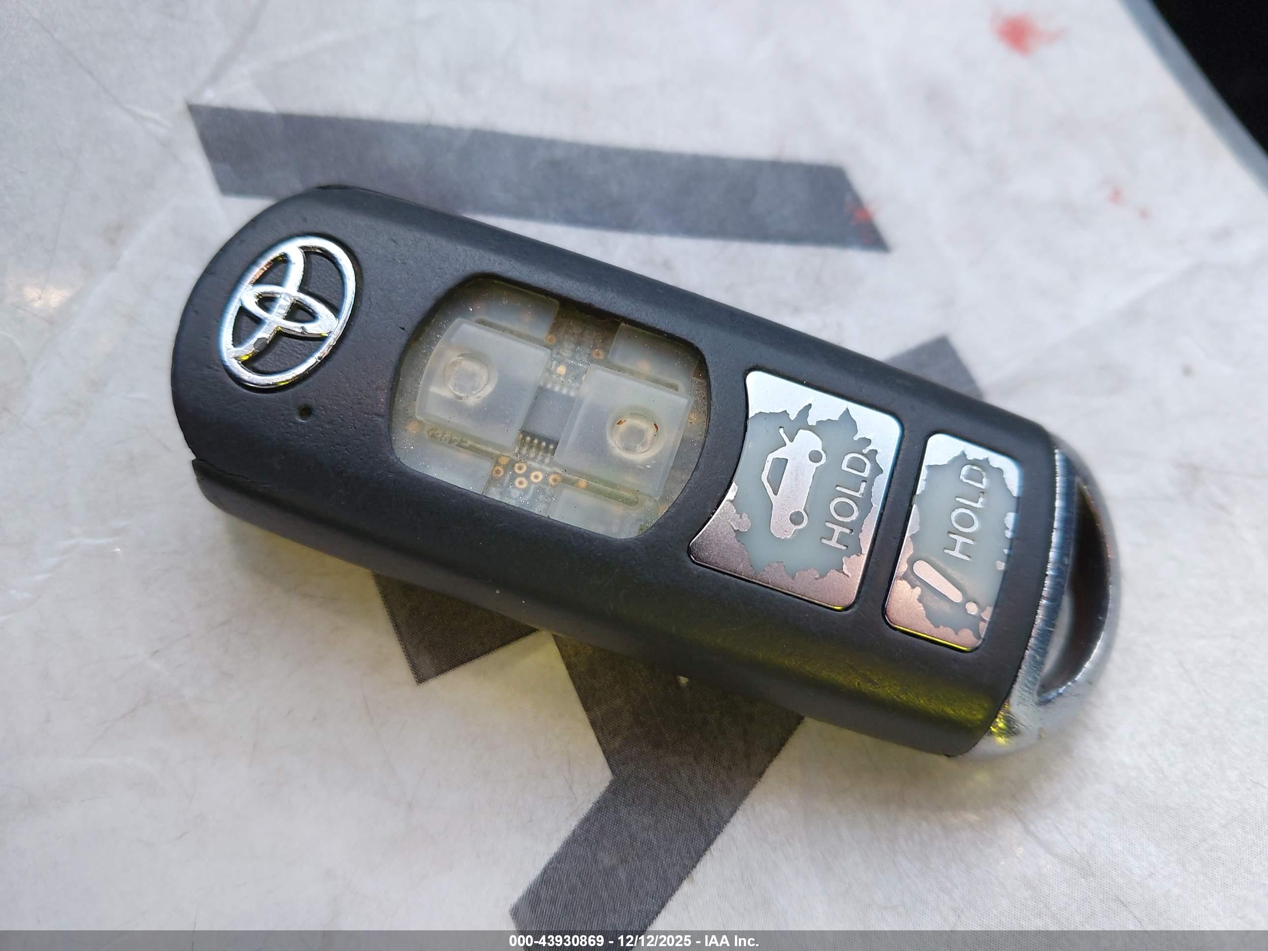 TOYOTA YARIS image 11