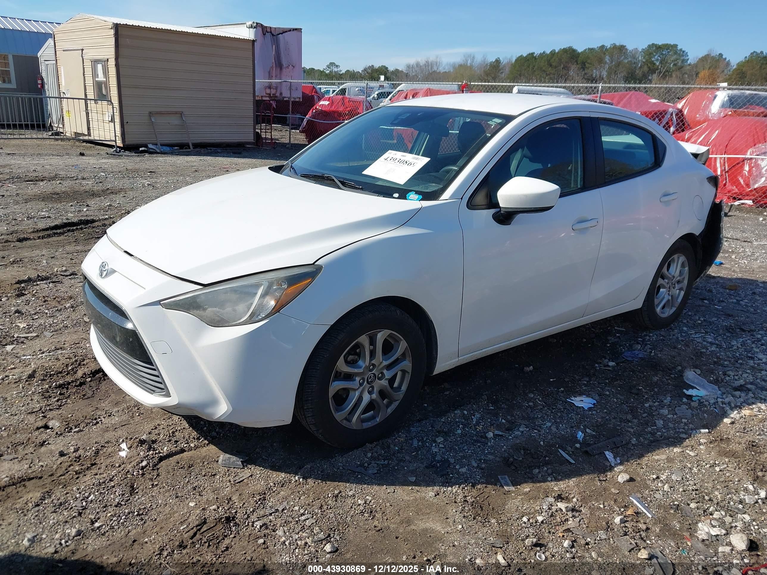 TOYOTA YARIS image 2