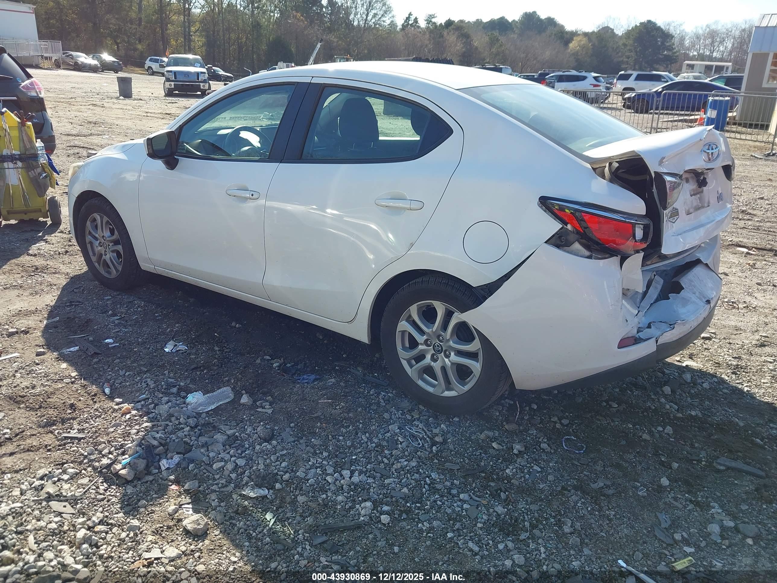 TOYOTA YARIS image 3