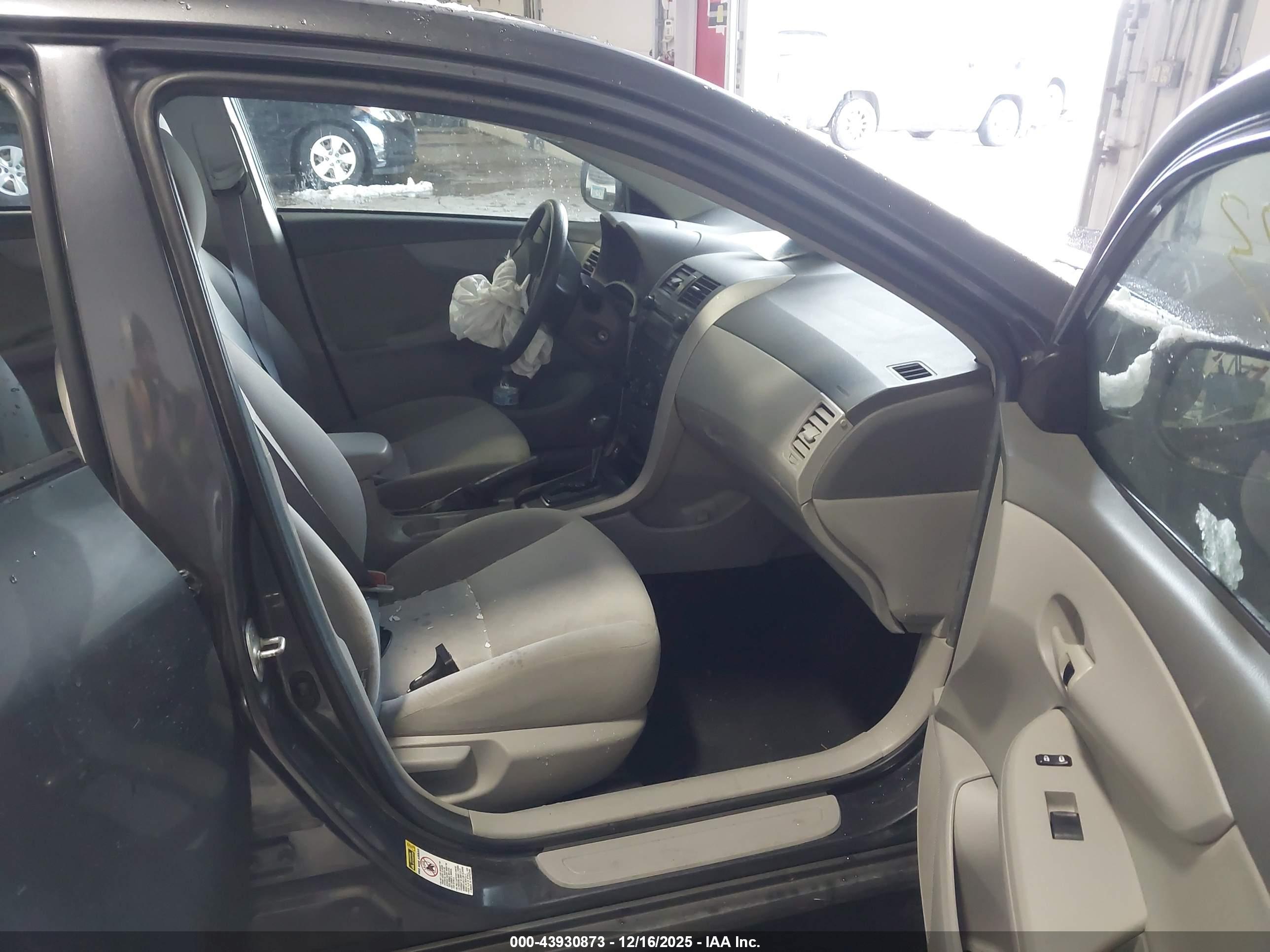 TOYOTA COROLLA image 5