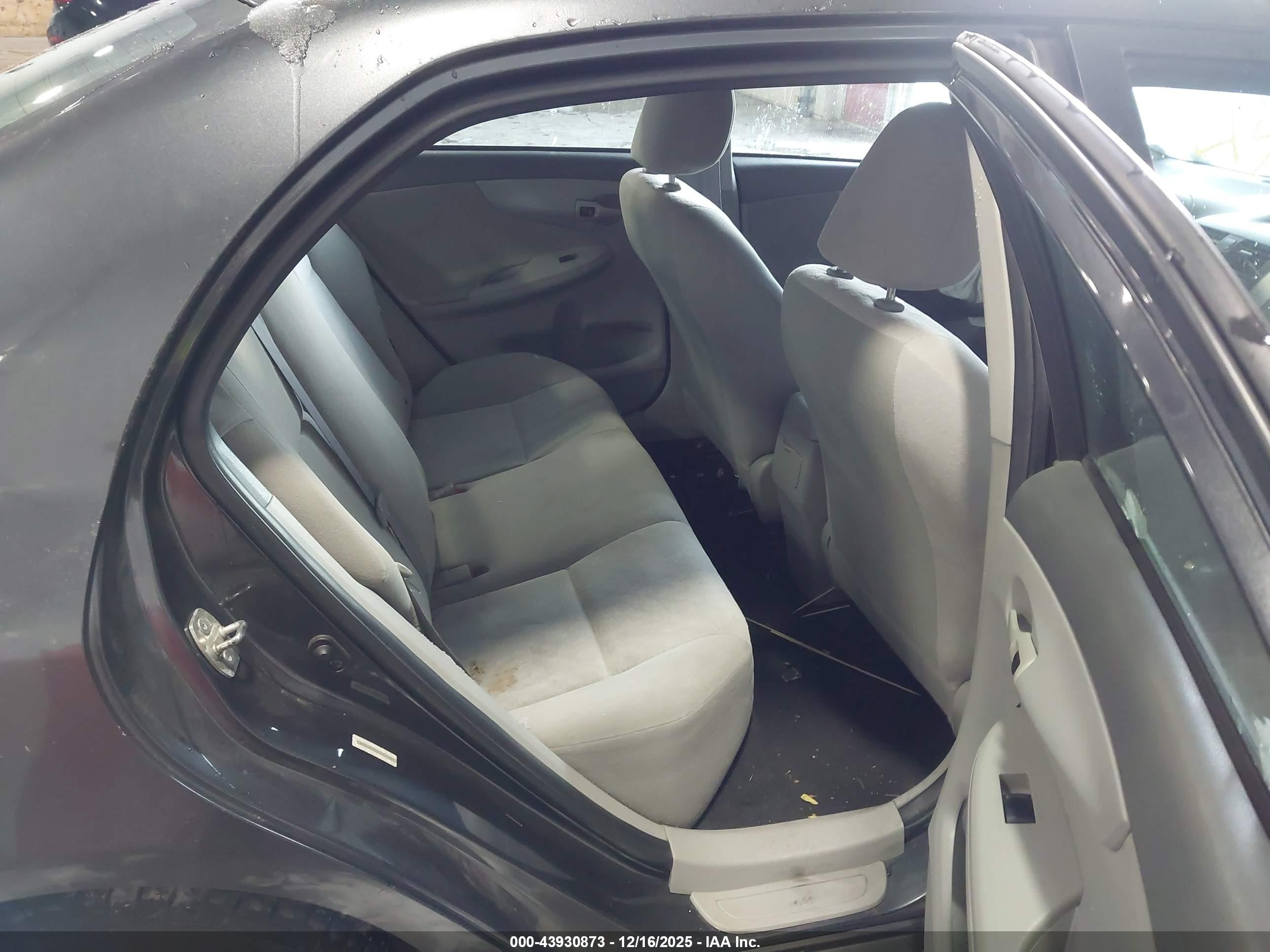 TOYOTA COROLLA image 8