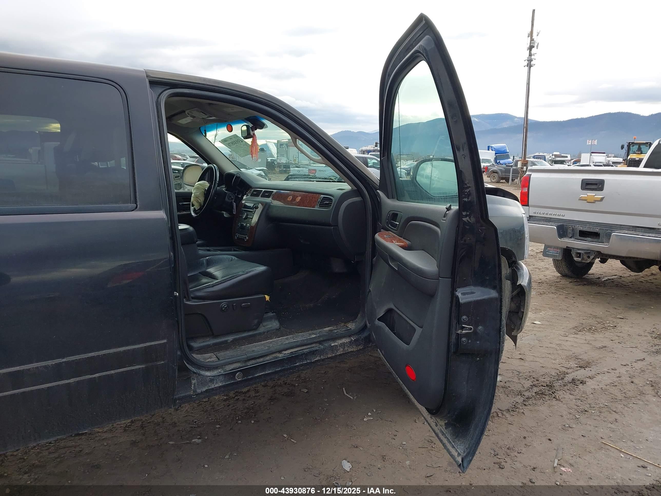 CHEVROLET SILVERADO image 5