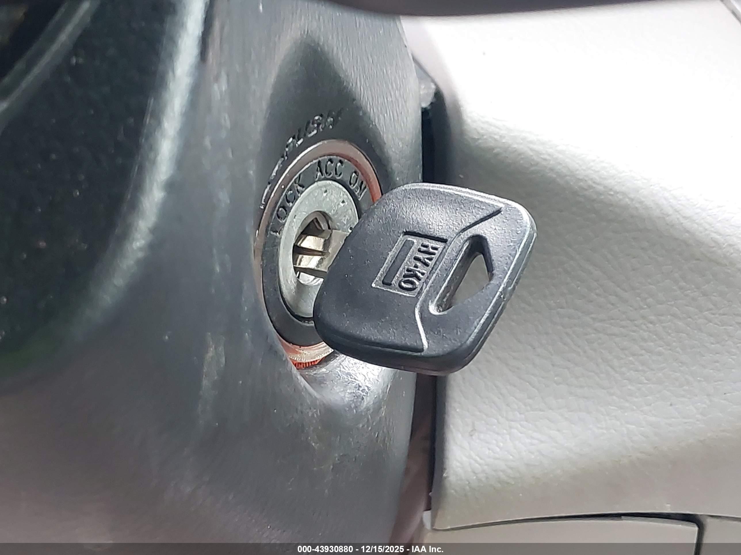 TOYOTA RAV4 image 11