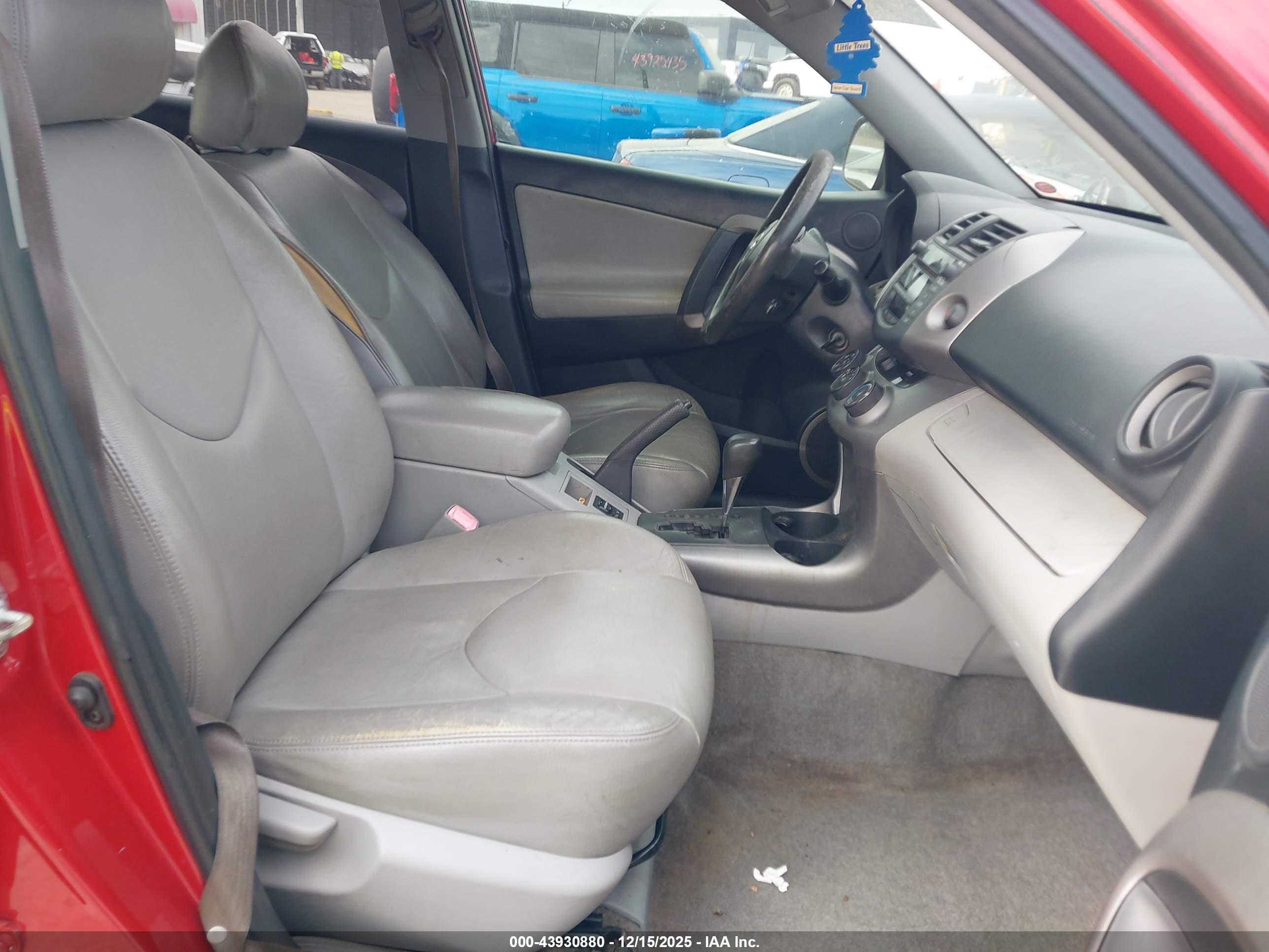 TOYOTA RAV4 image 5
