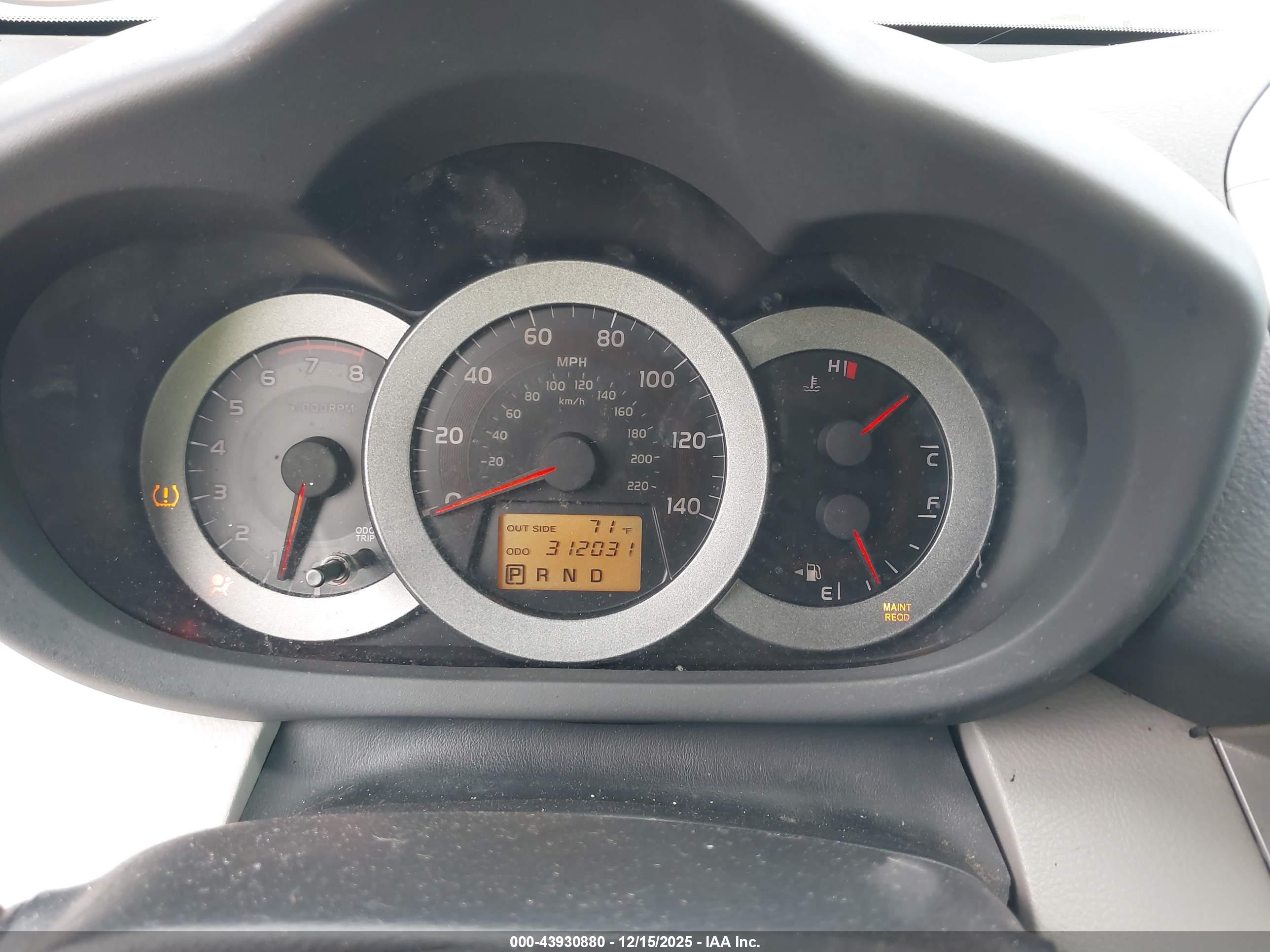 TOYOTA RAV4 image 7