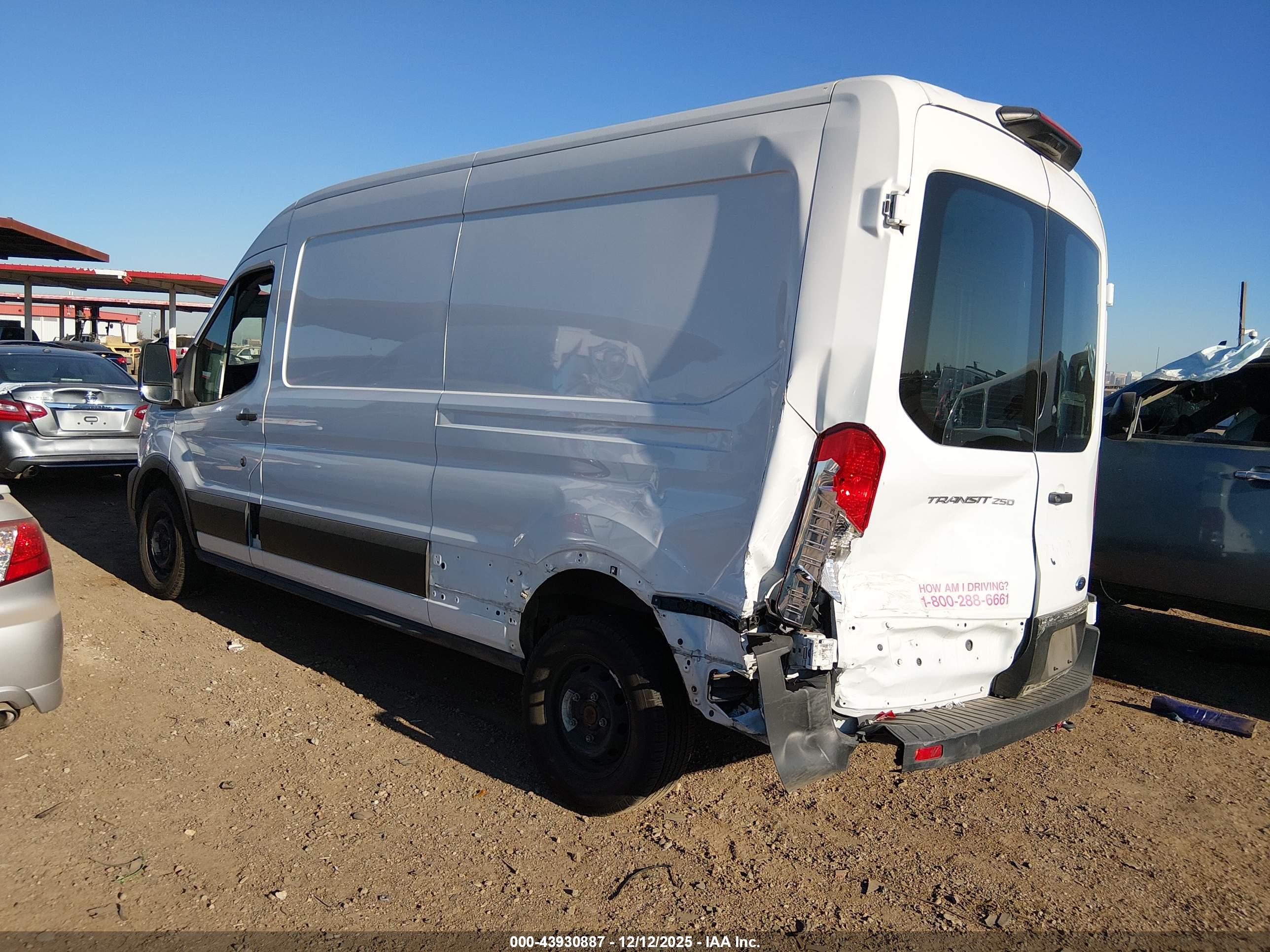 FORD TRANSIT-250 image 3
