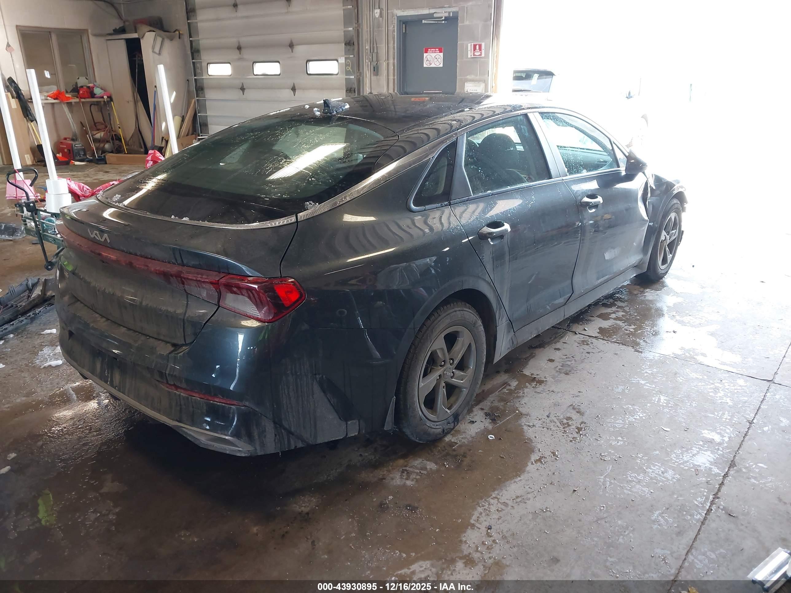 KIA K5 image 4