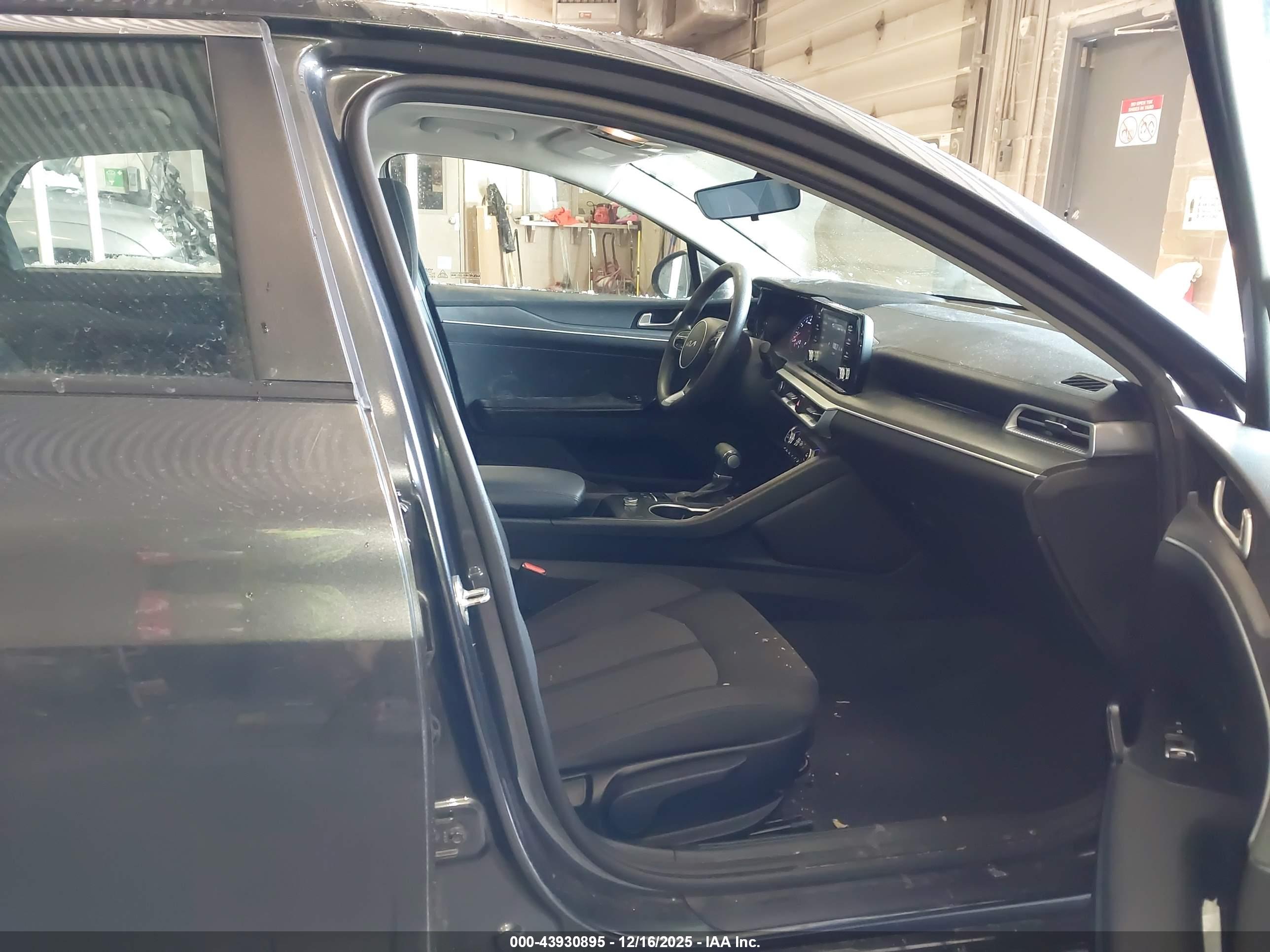 KIA K5 image 5