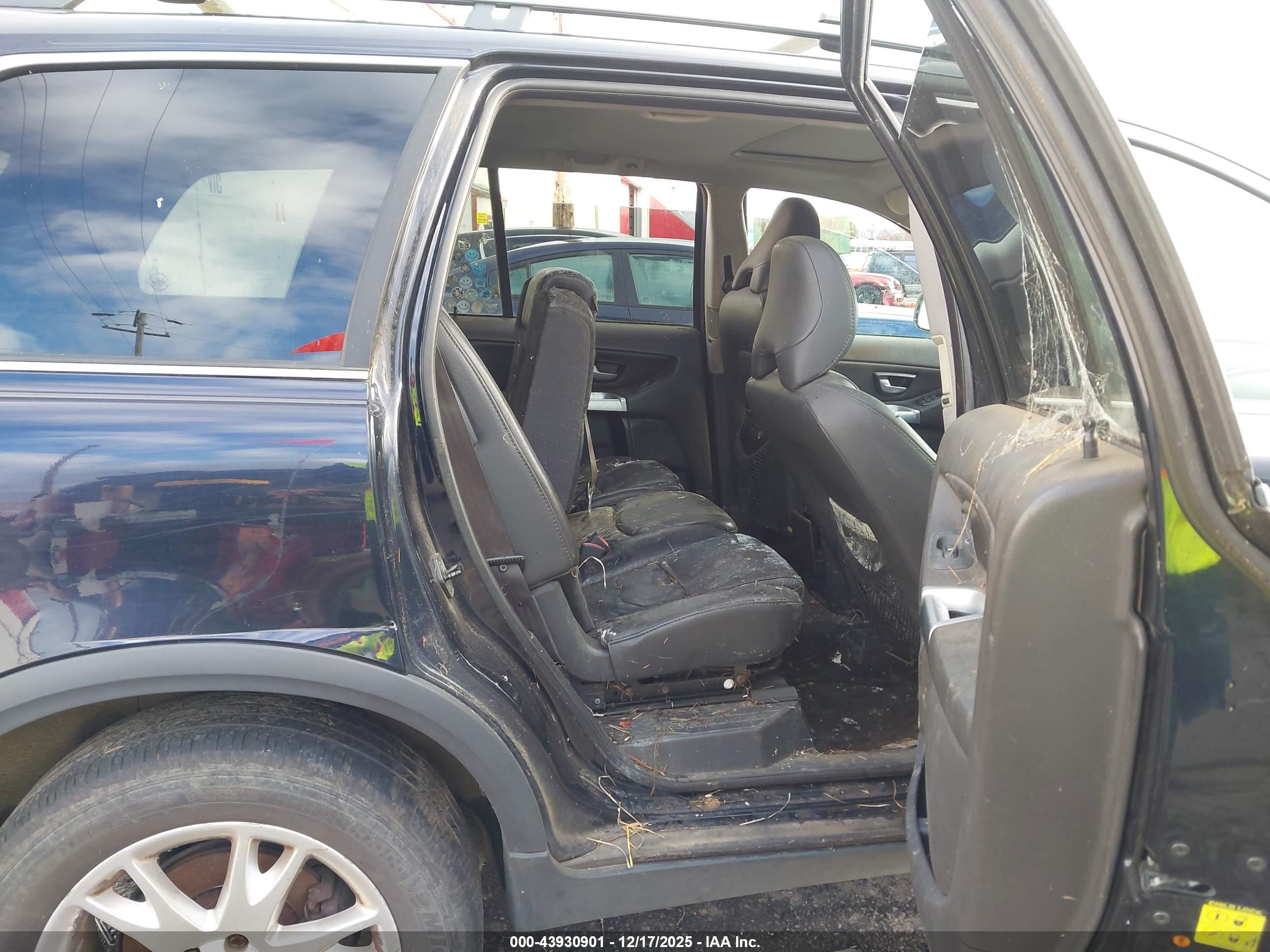 VOLVO XC90 image 8