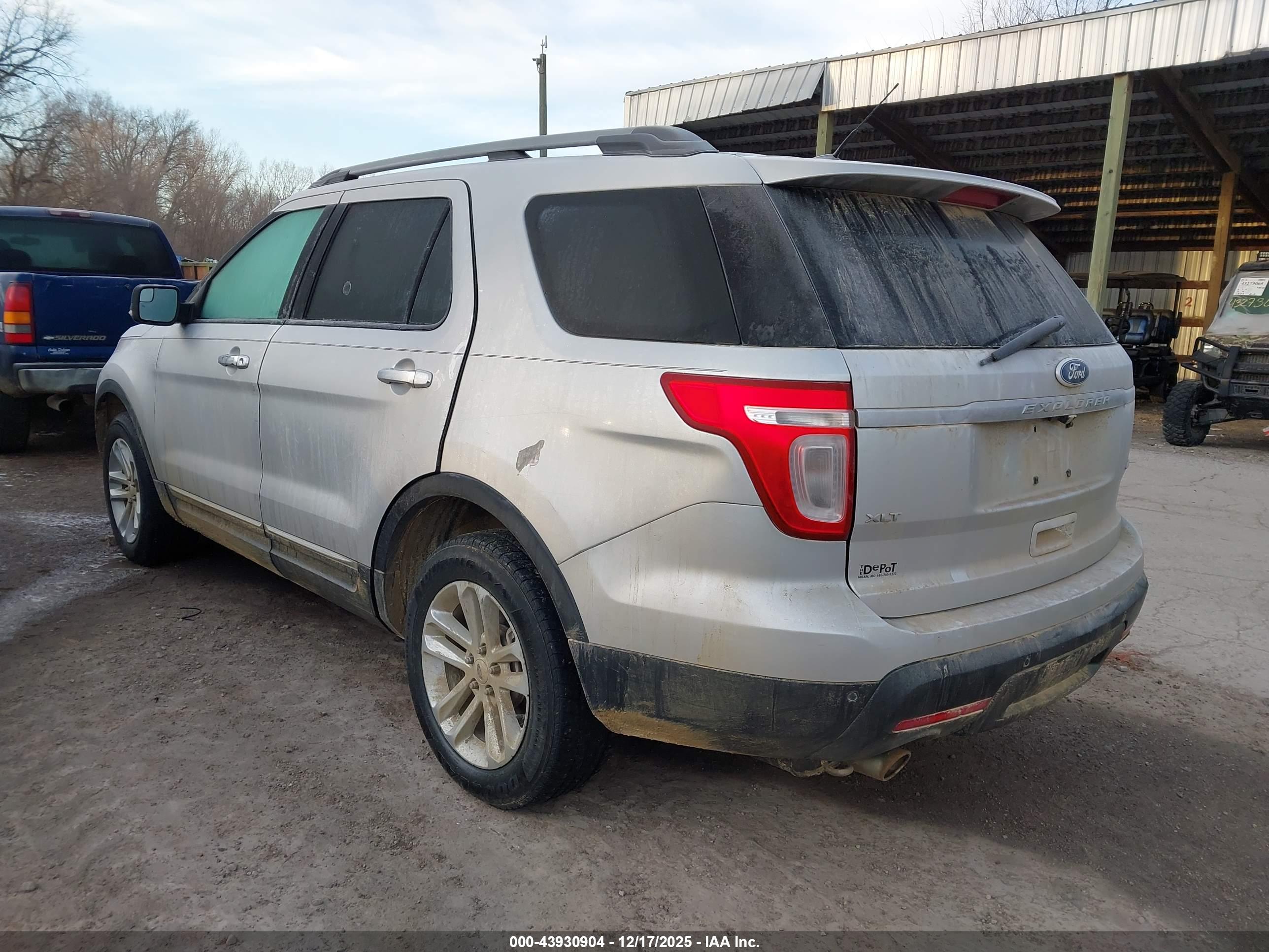 FORD EXPLORER image 3
