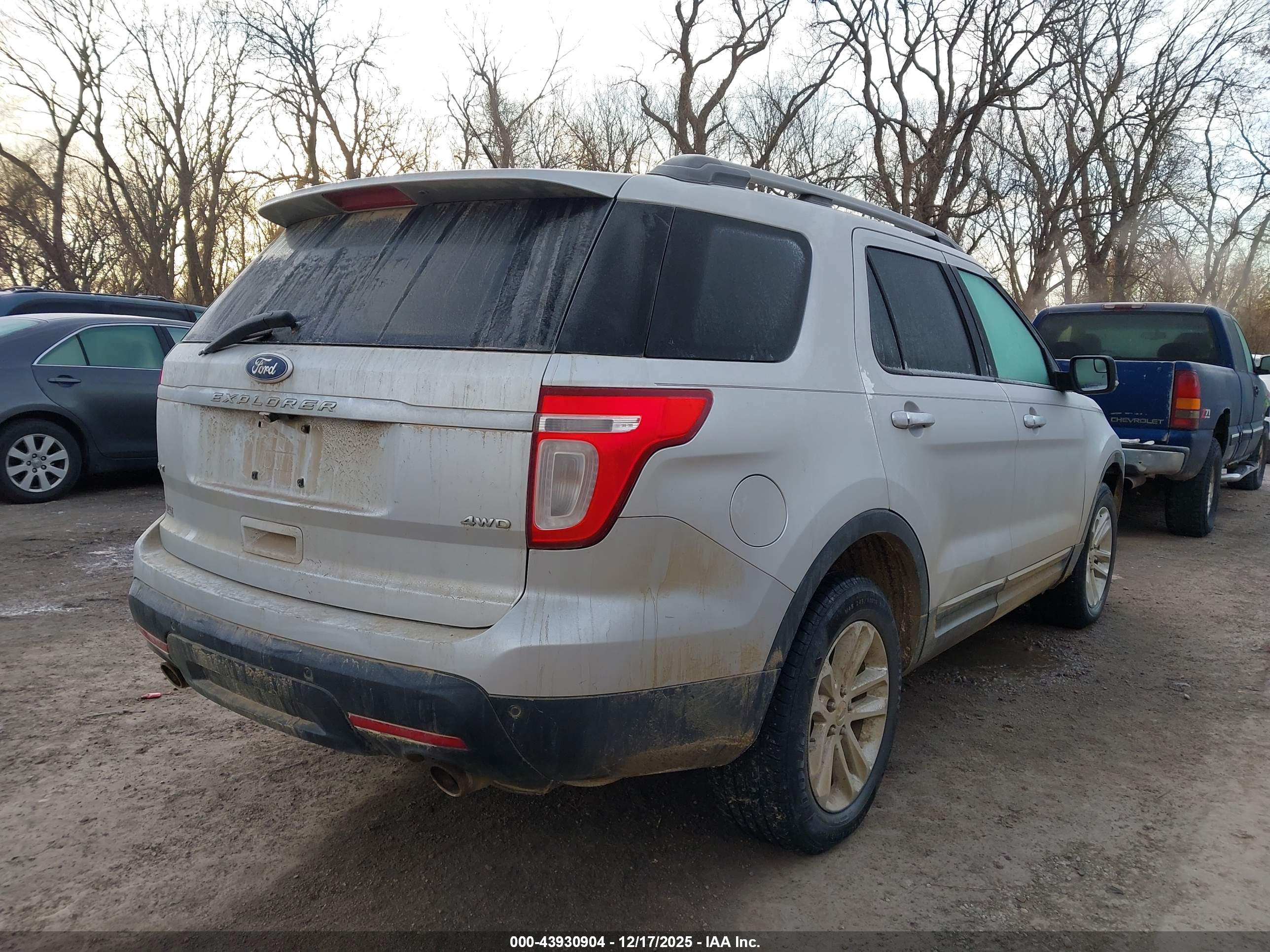 FORD EXPLORER image 4