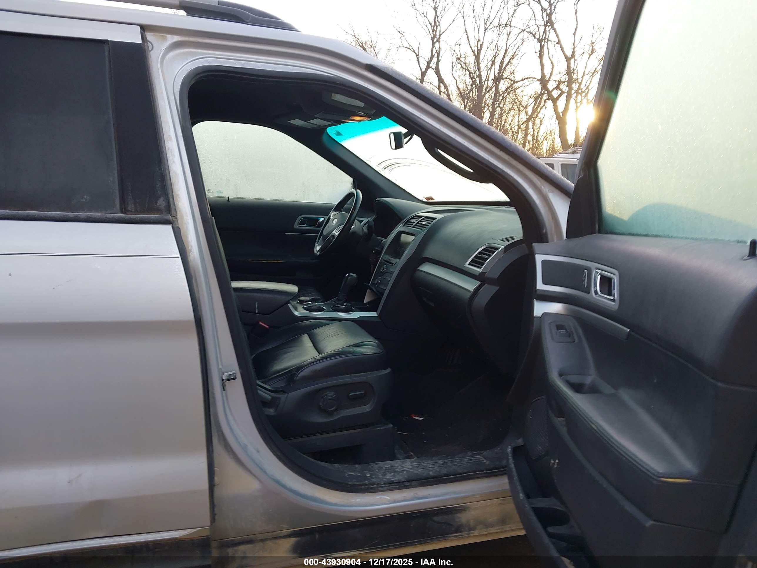 FORD EXPLORER image 5