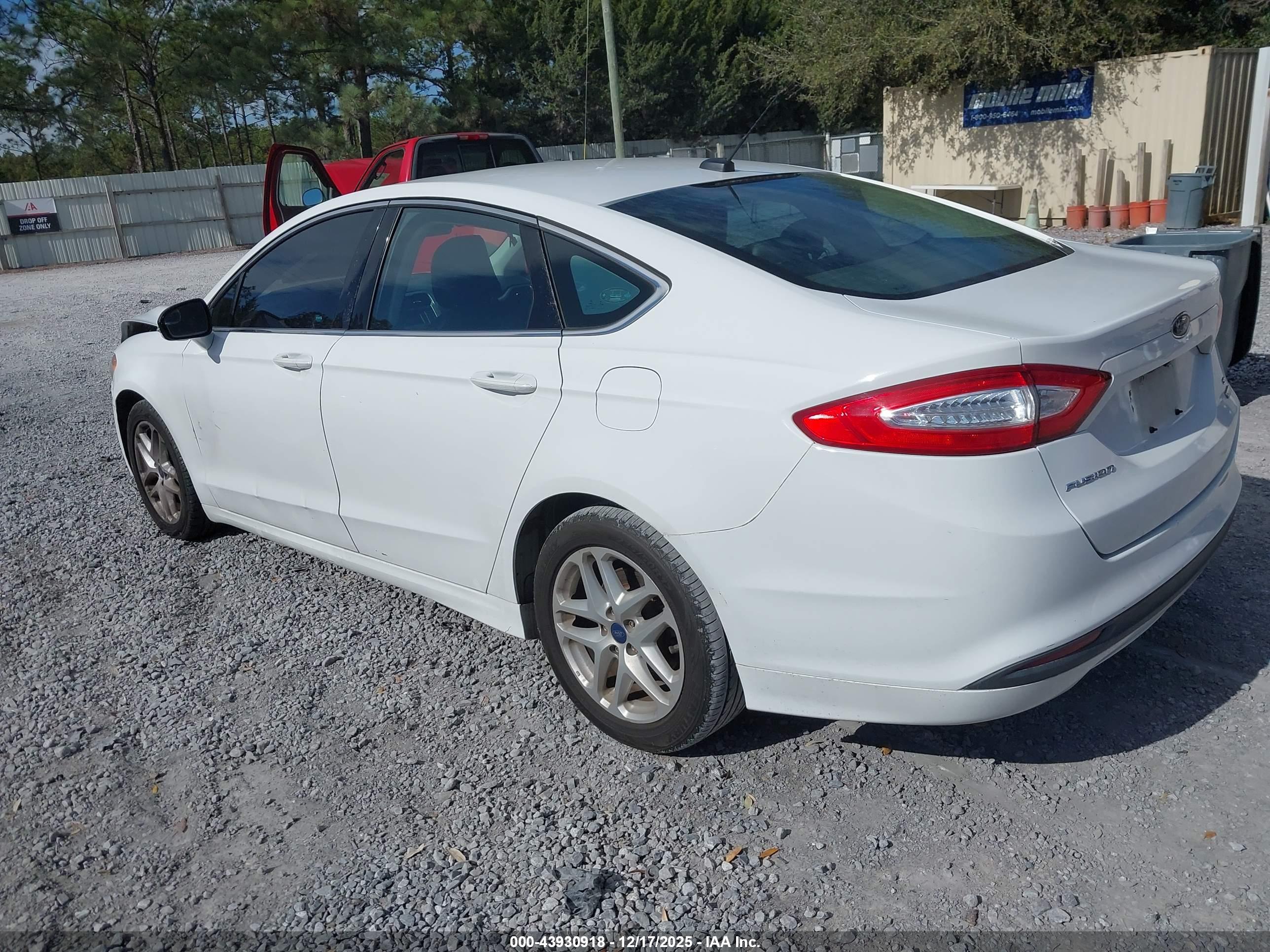 FORD FUSION image 3