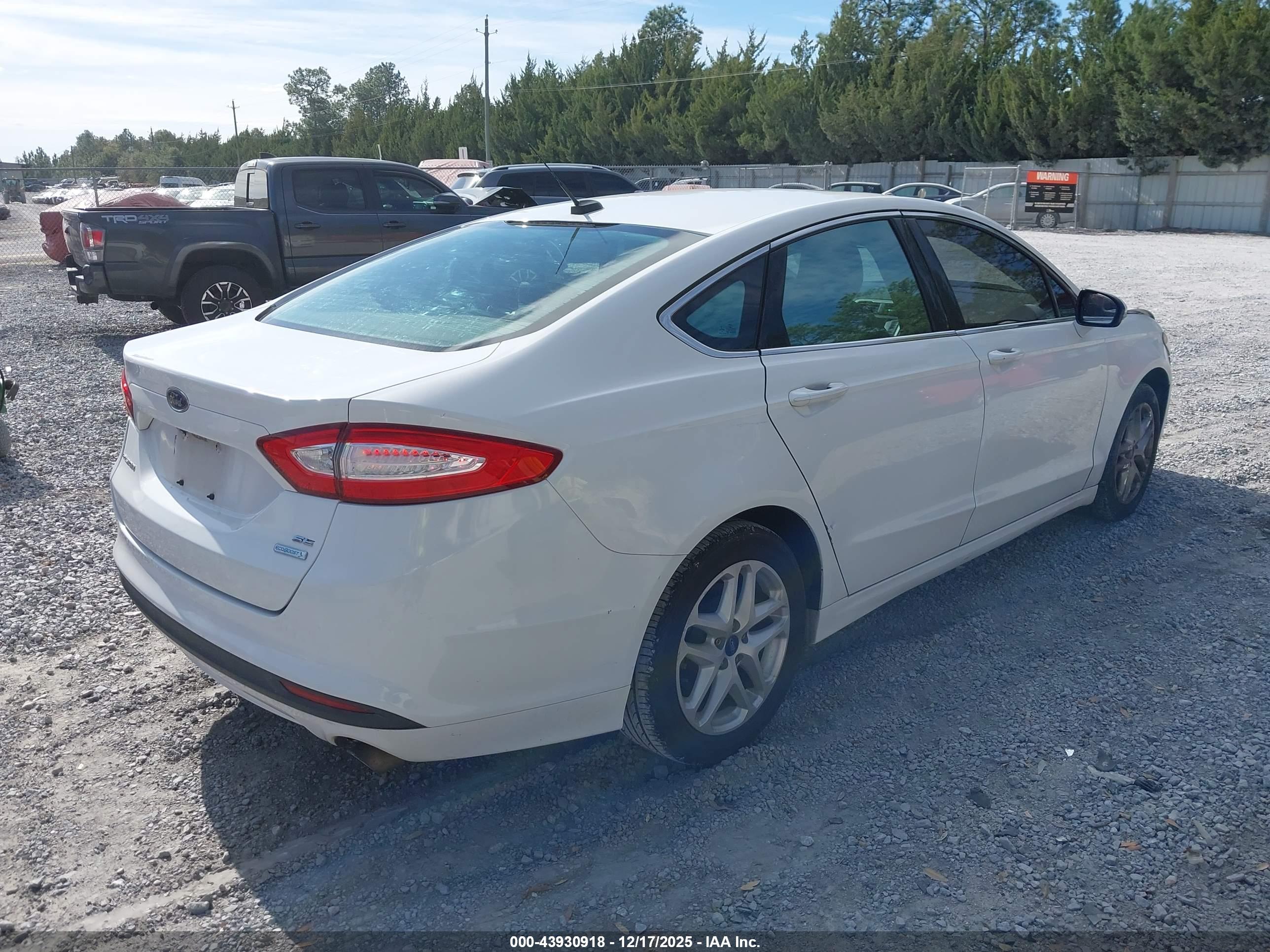 FORD FUSION image 4