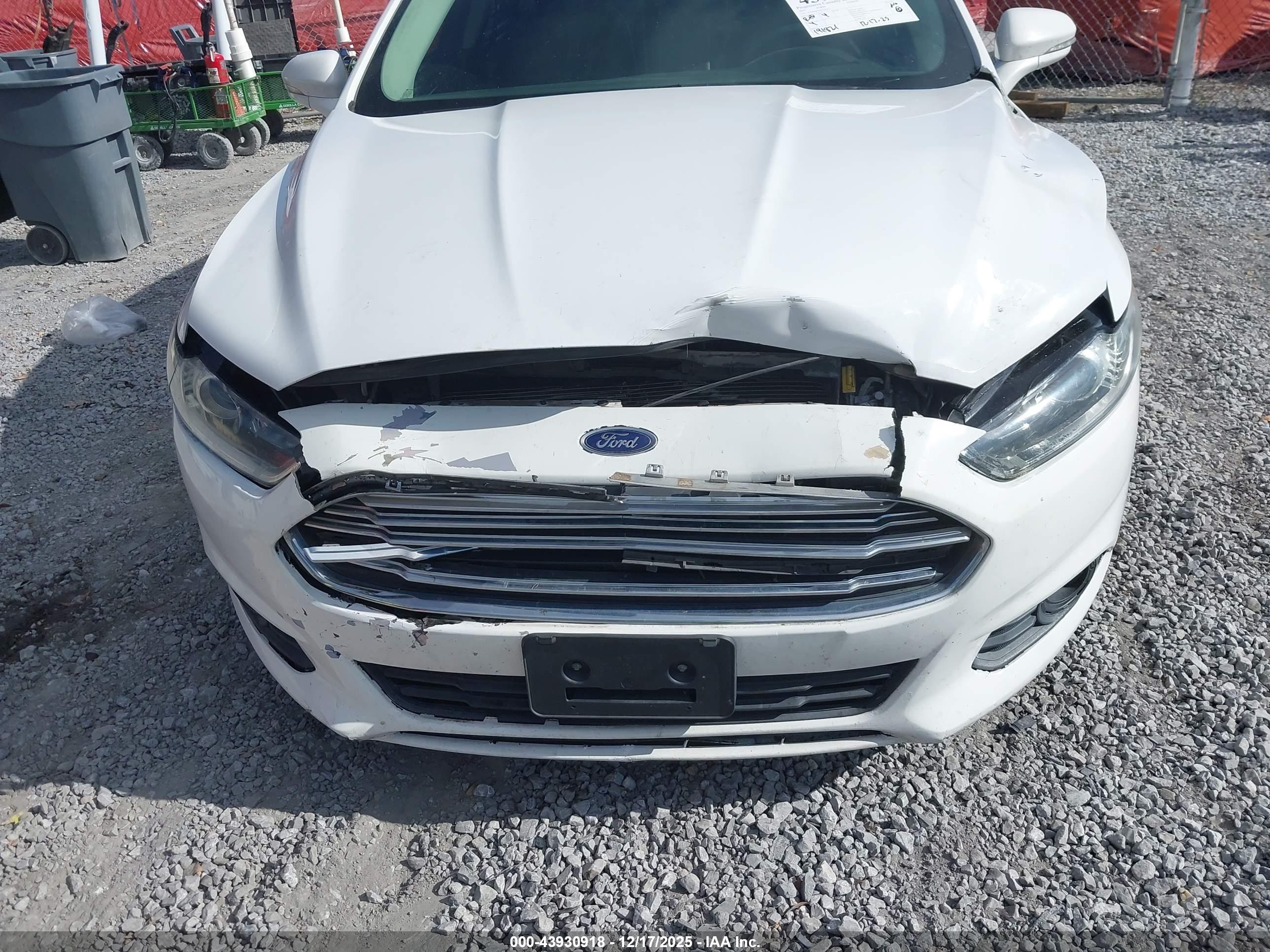 FORD FUSION image 6