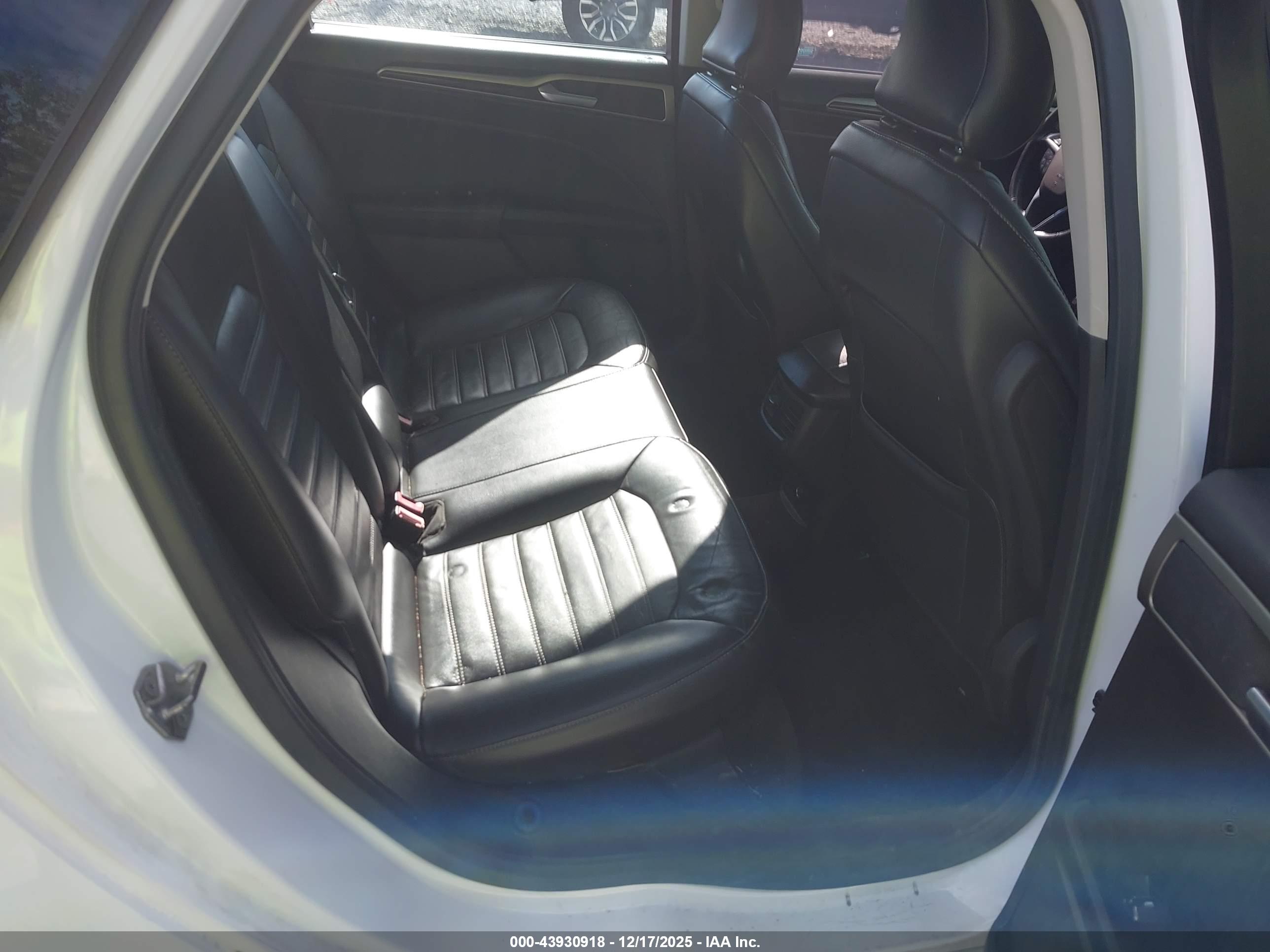 FORD FUSION image 8