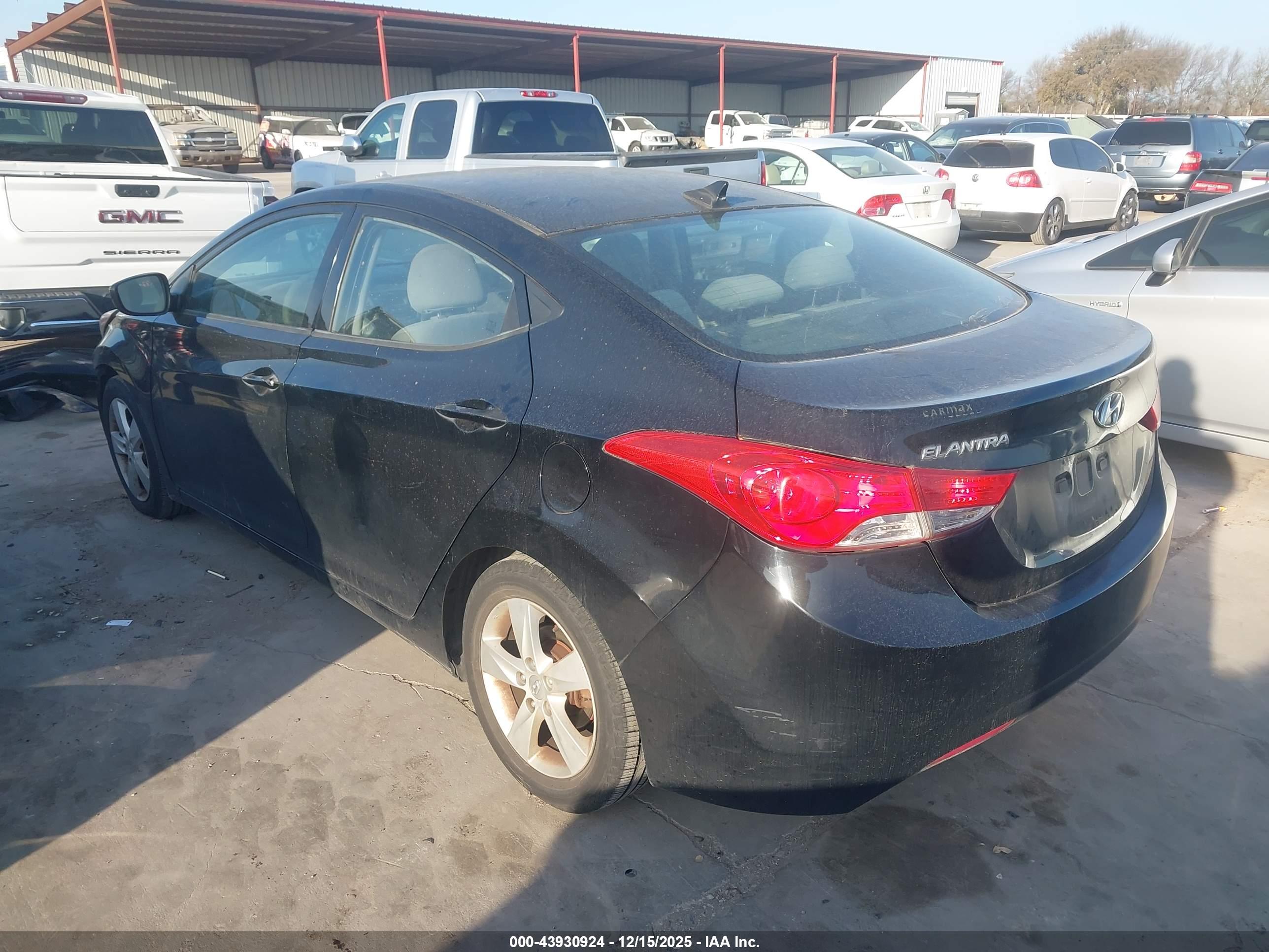 HYUNDAI ELANTRA image 3