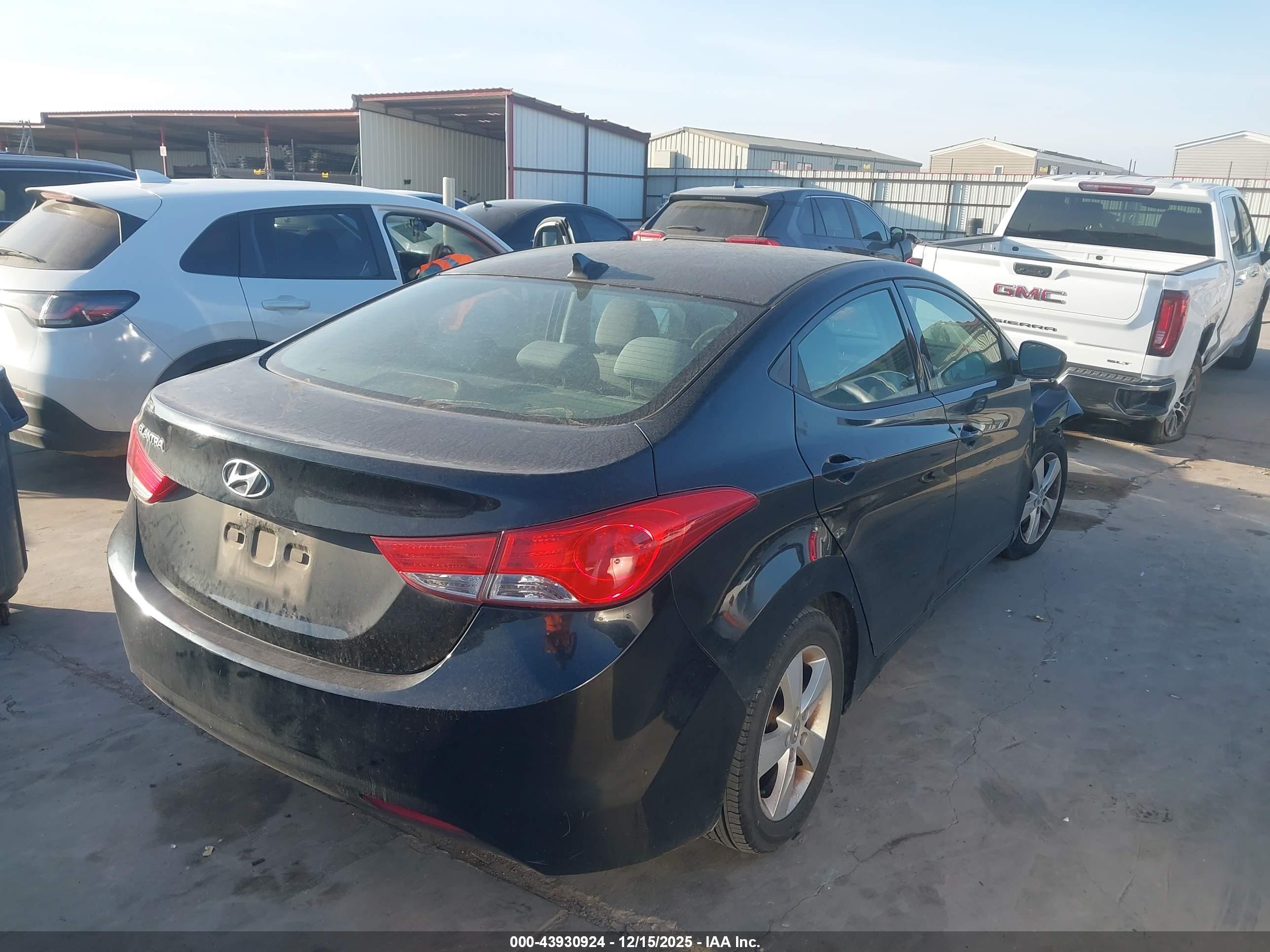 HYUNDAI ELANTRA image 4