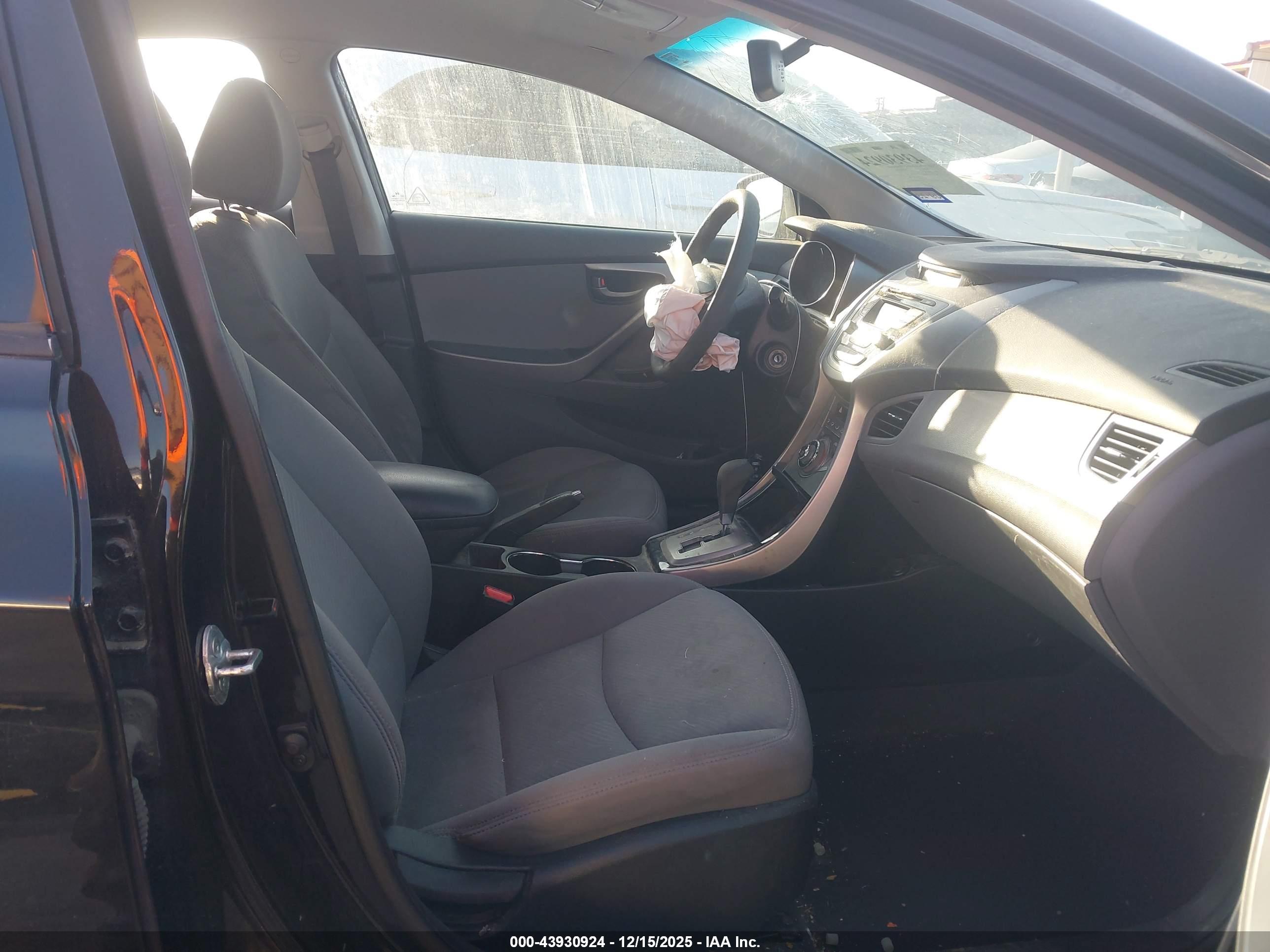 HYUNDAI ELANTRA image 5