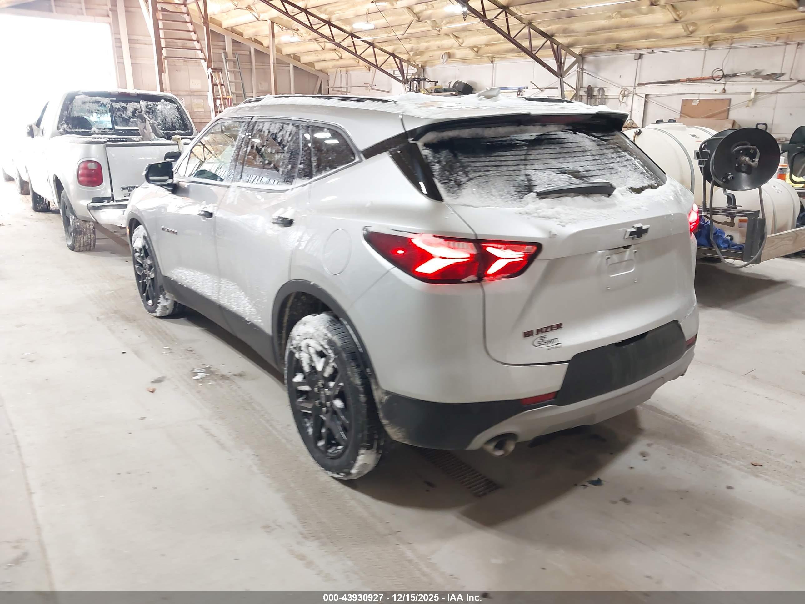 CHEVROLET BLAZER image 3