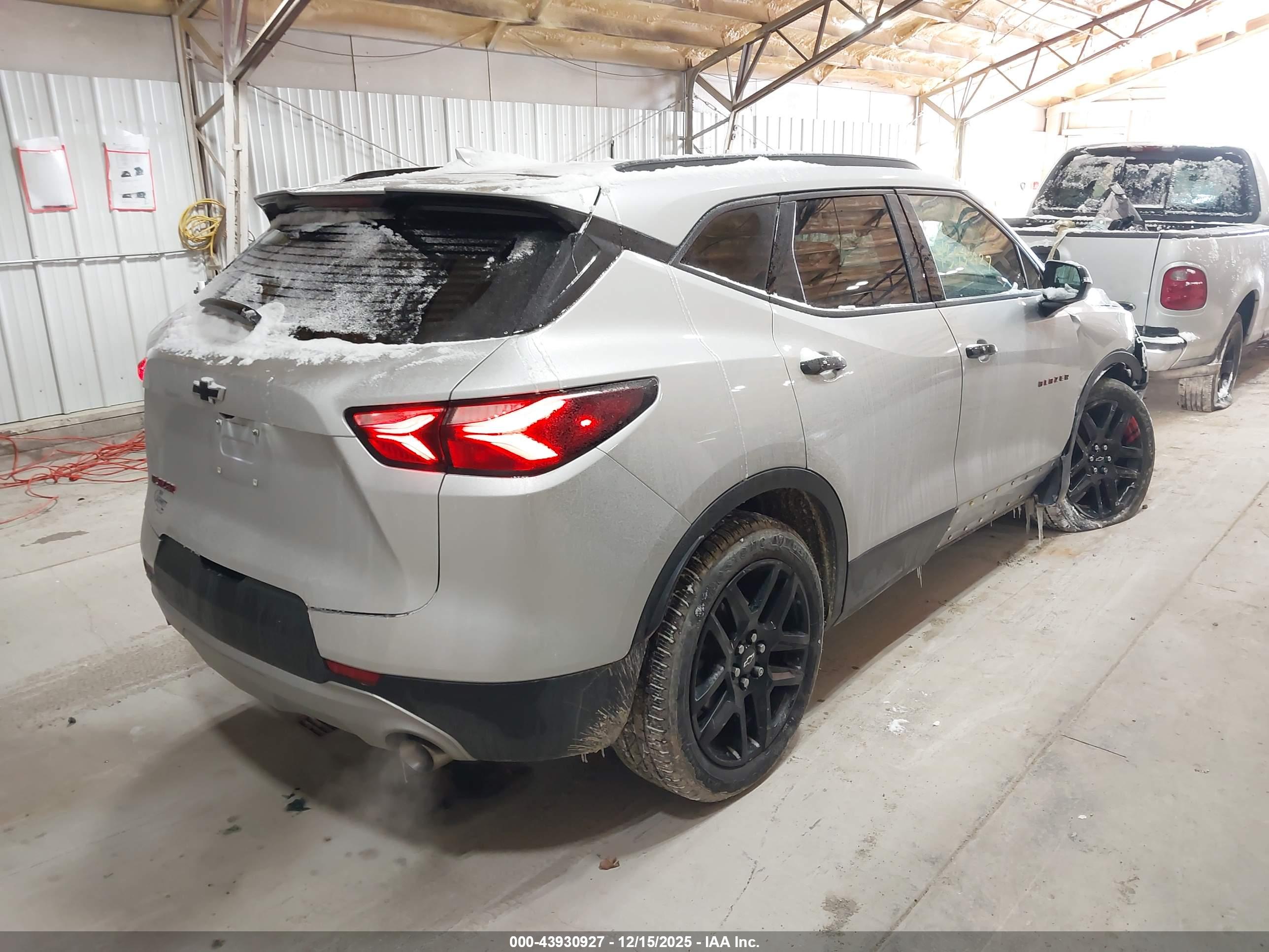 CHEVROLET BLAZER image 4