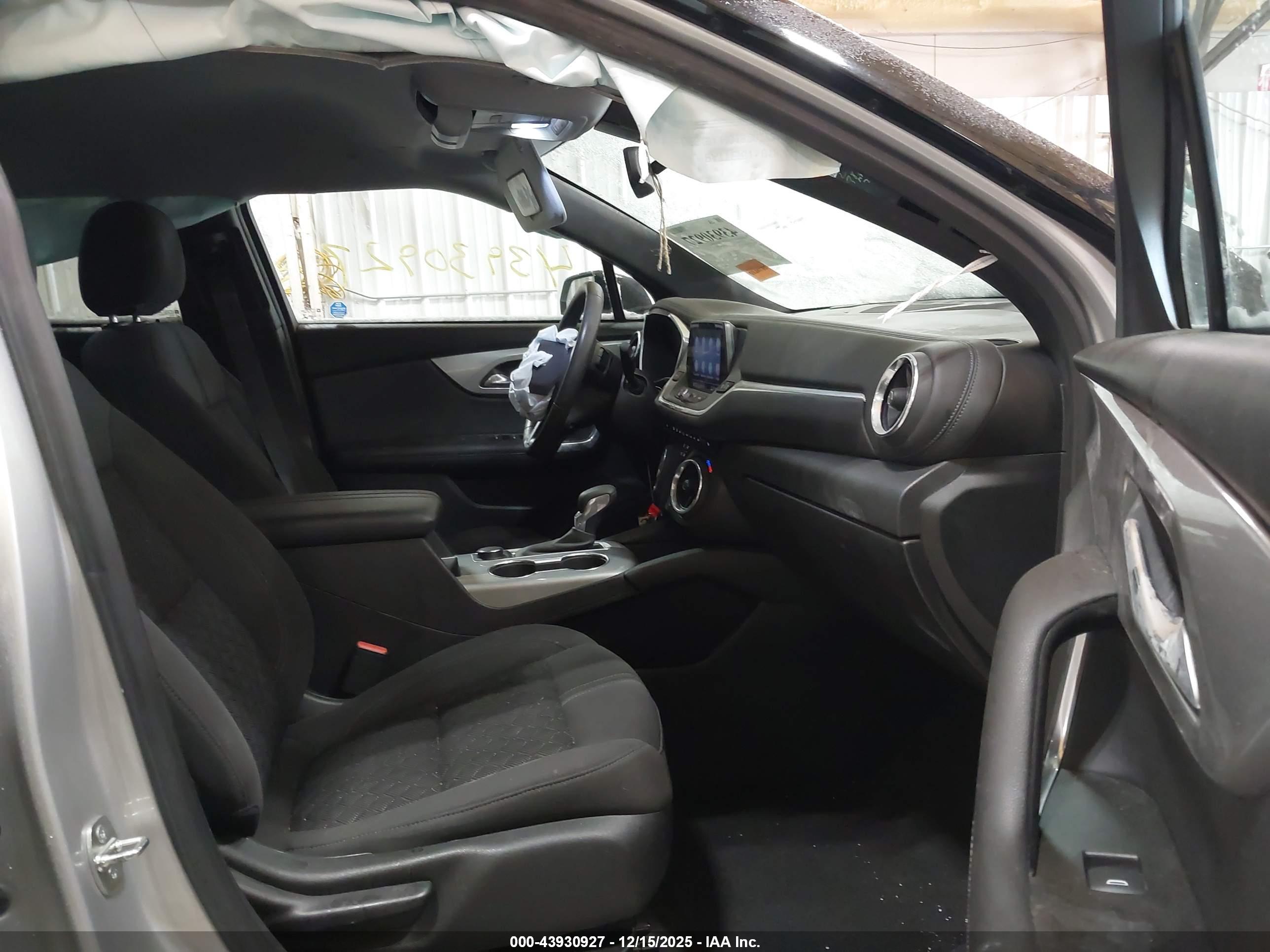 CHEVROLET BLAZER image 5