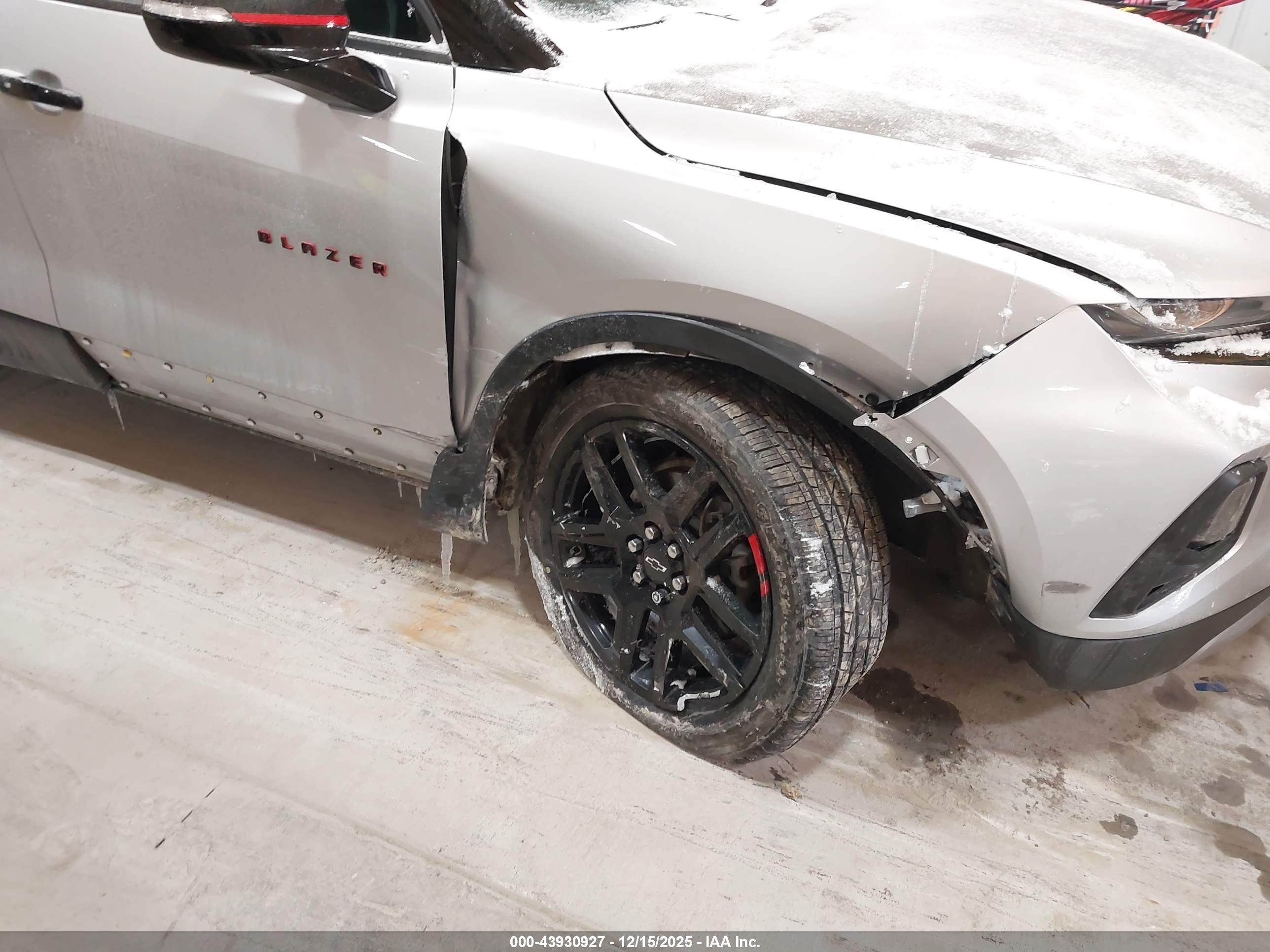 CHEVROLET BLAZER image 6