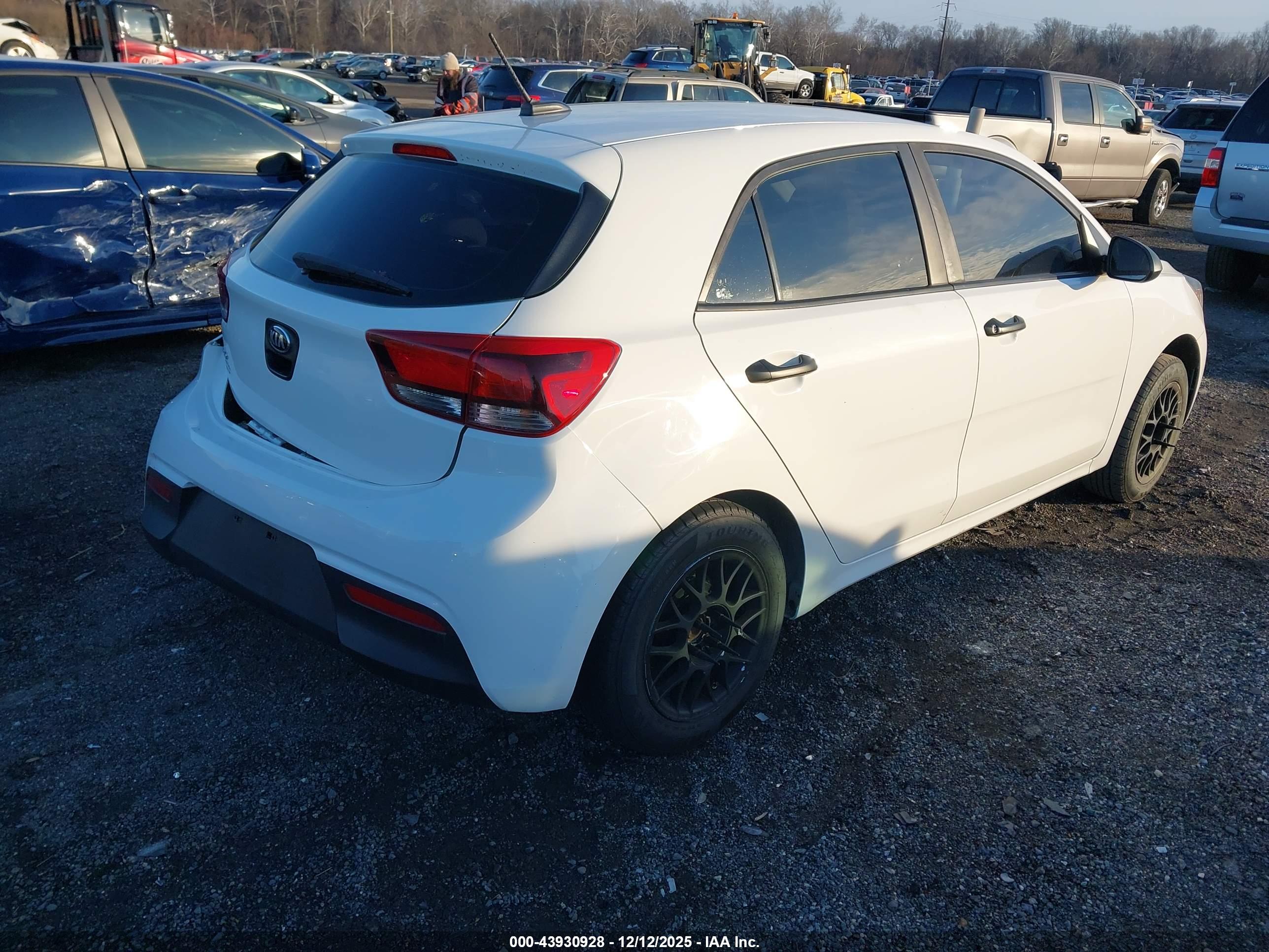 KIA RIO image 4