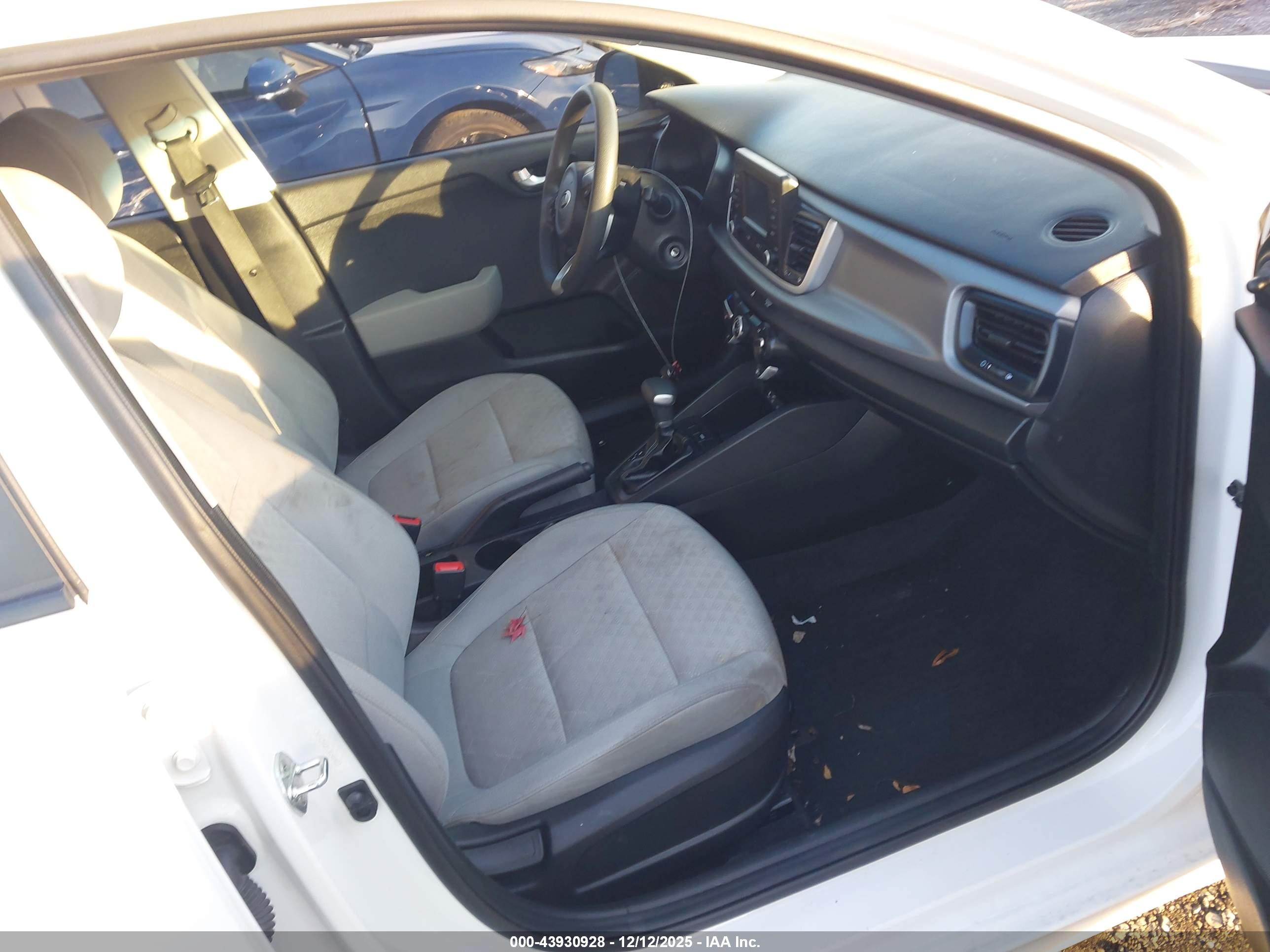 KIA RIO image 5
