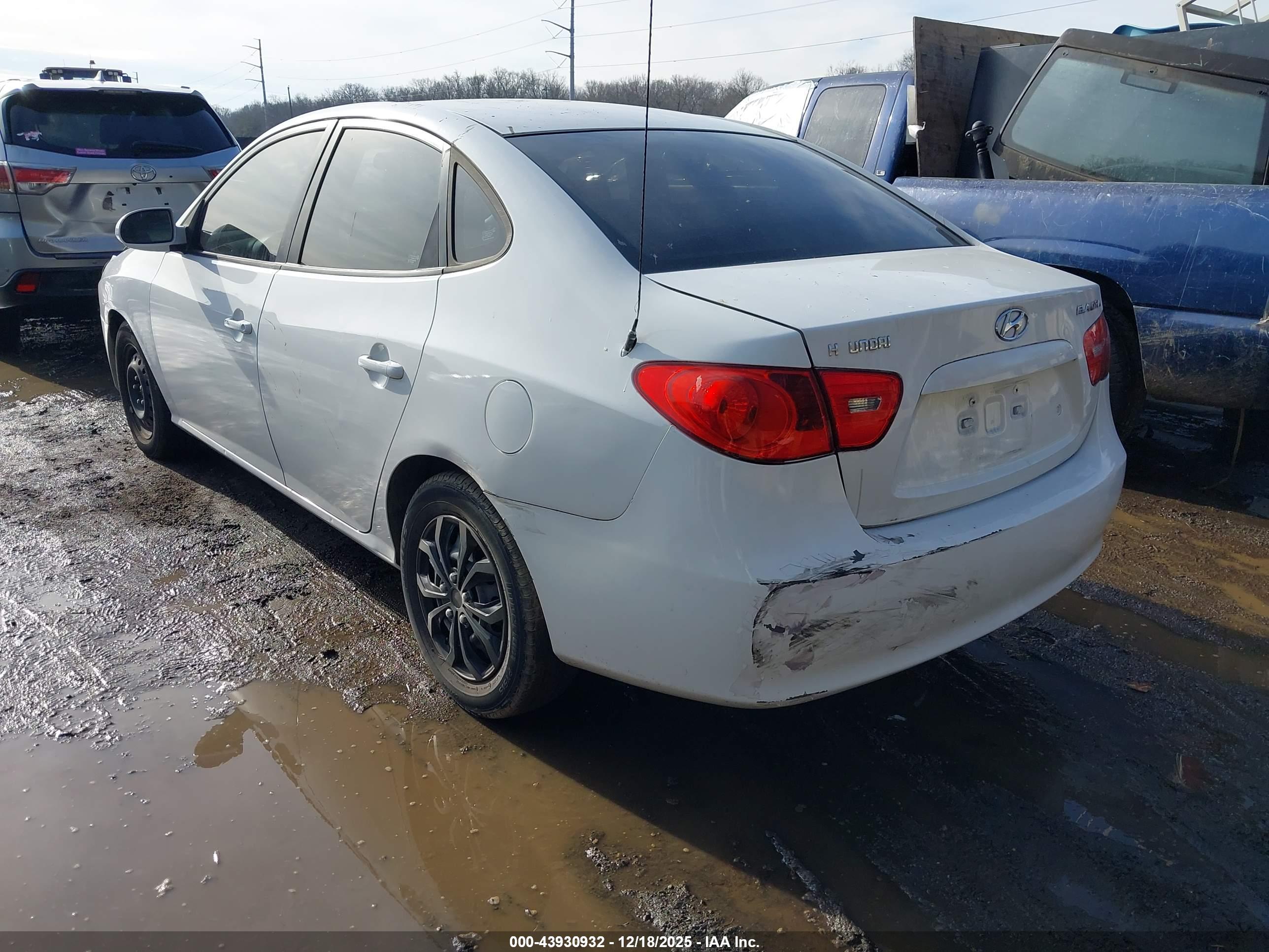 HYUNDAI ELANTRA image 3