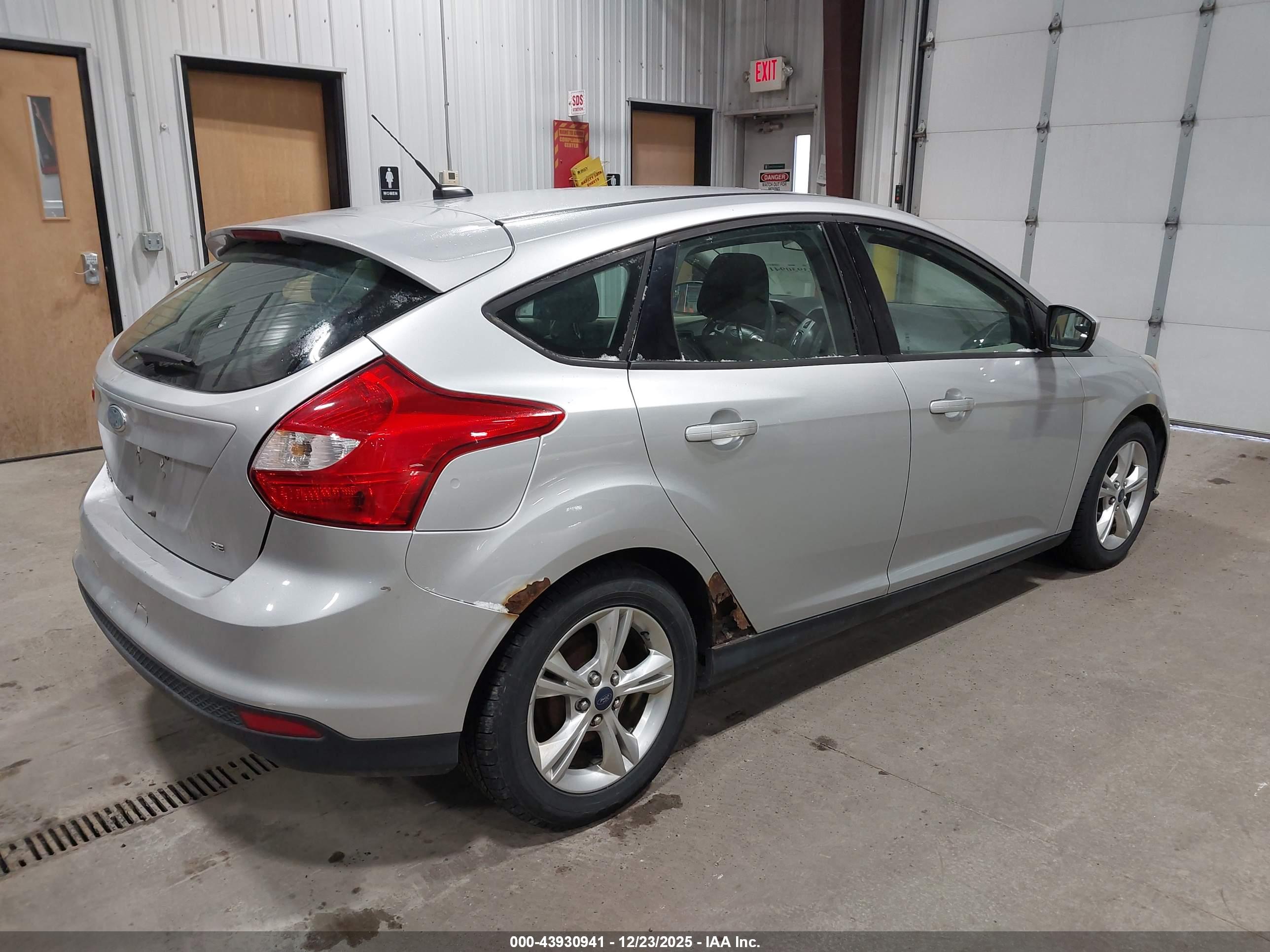 FORD FOCUS image 4