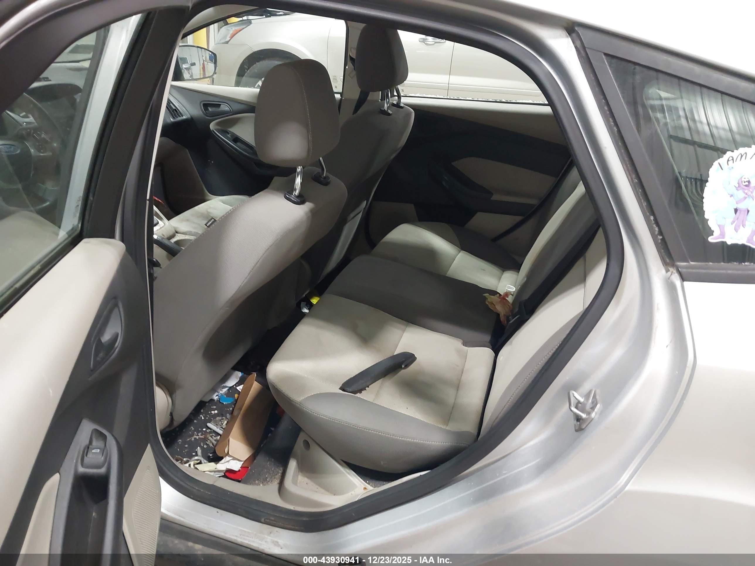 FORD FOCUS image 8