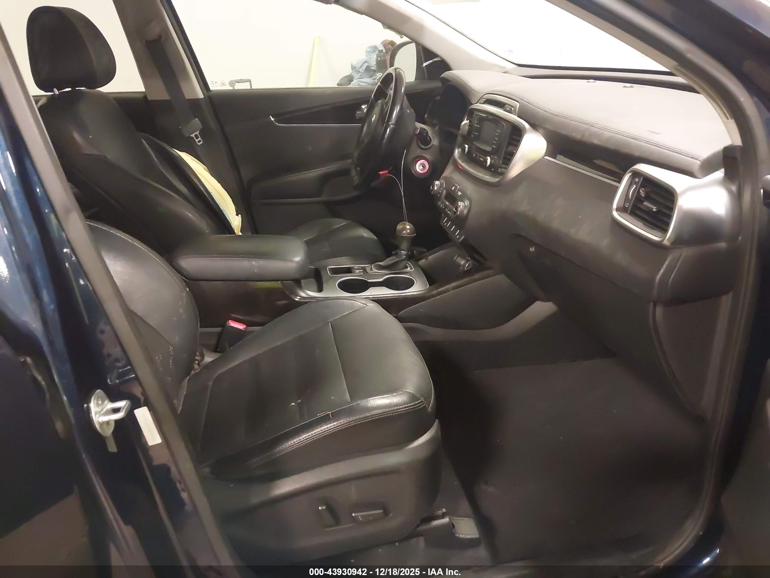 KIA SORENTO image 5