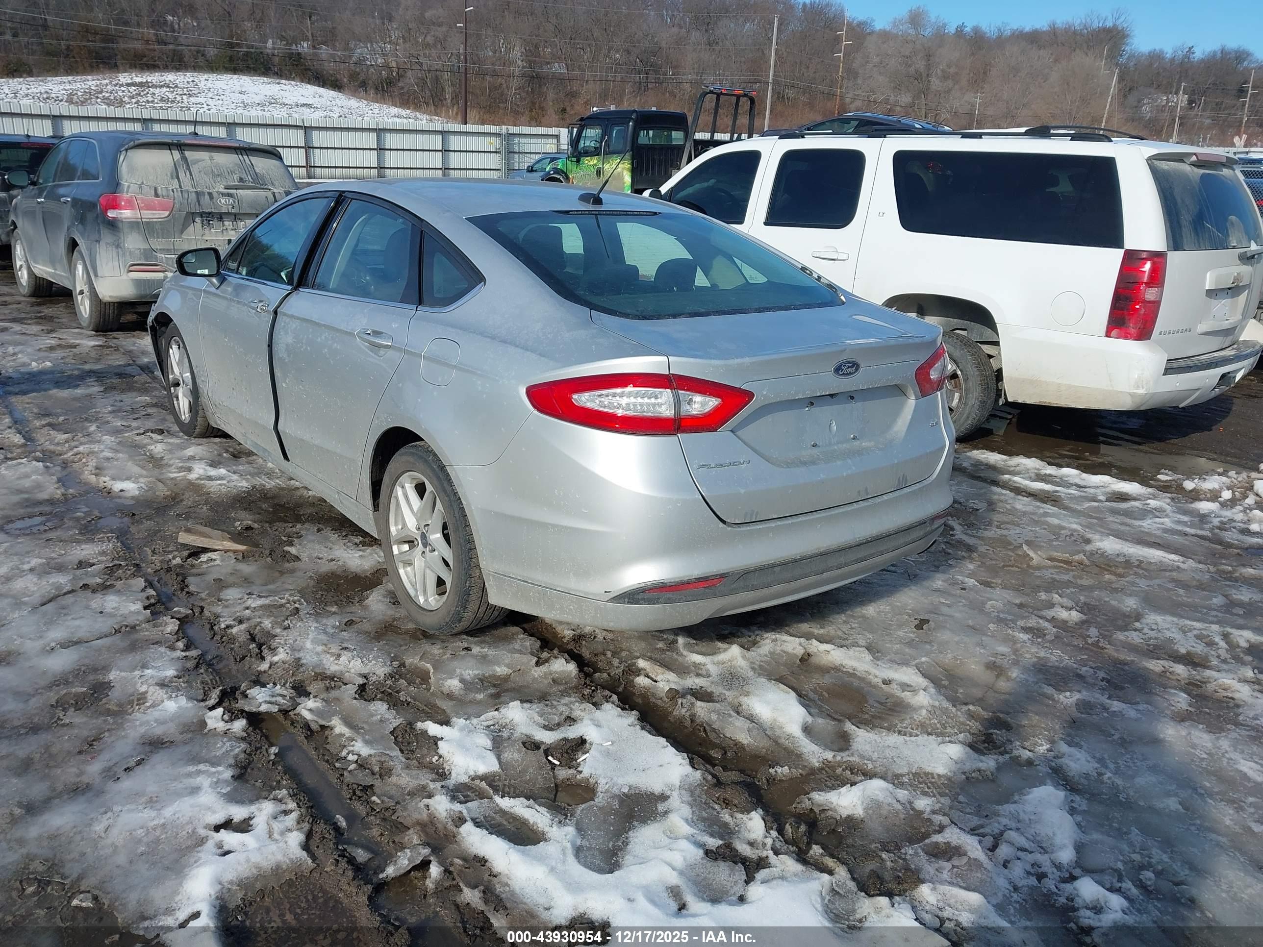 FORD FUSION image 3
