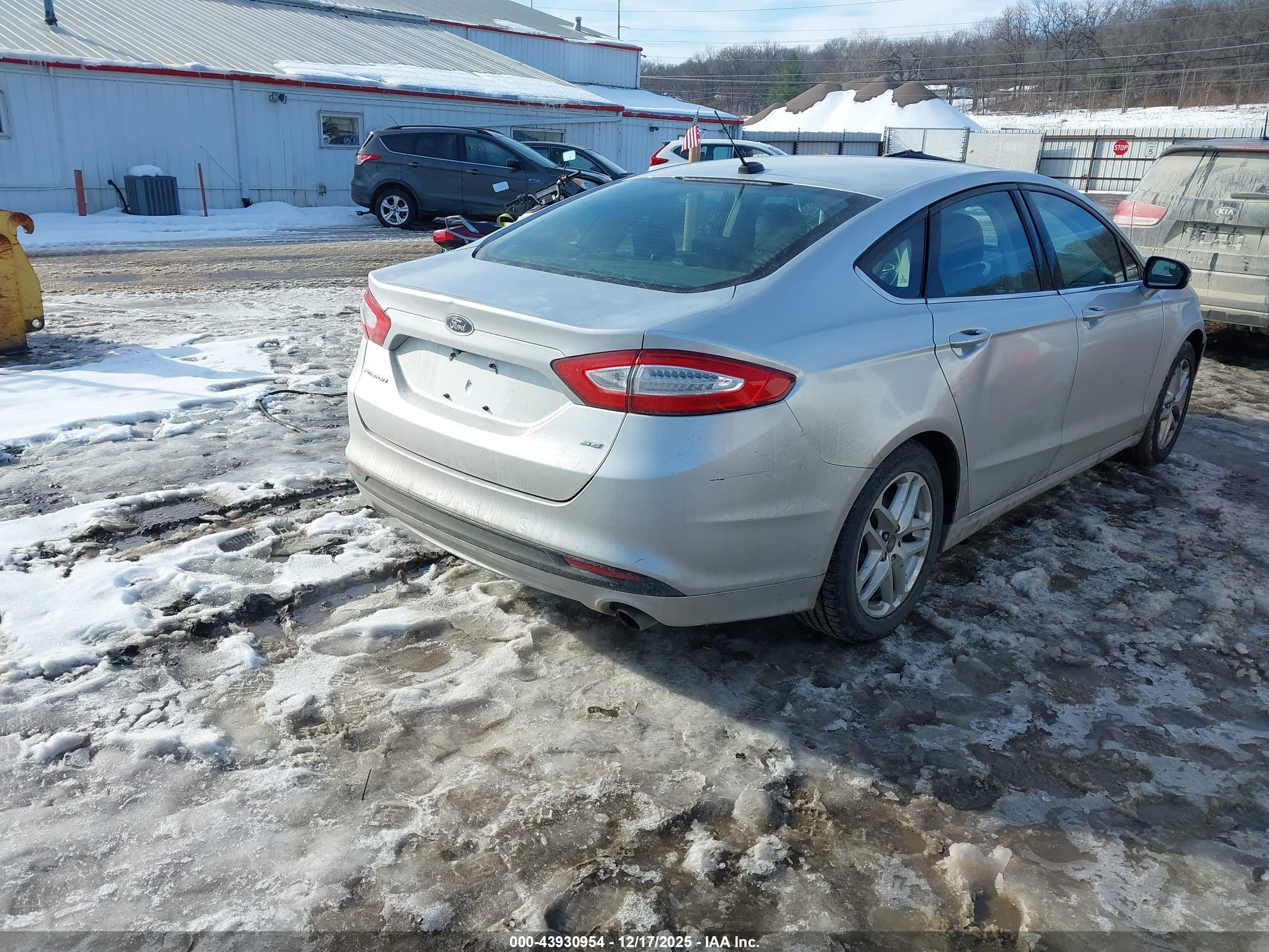 FORD FUSION image 4