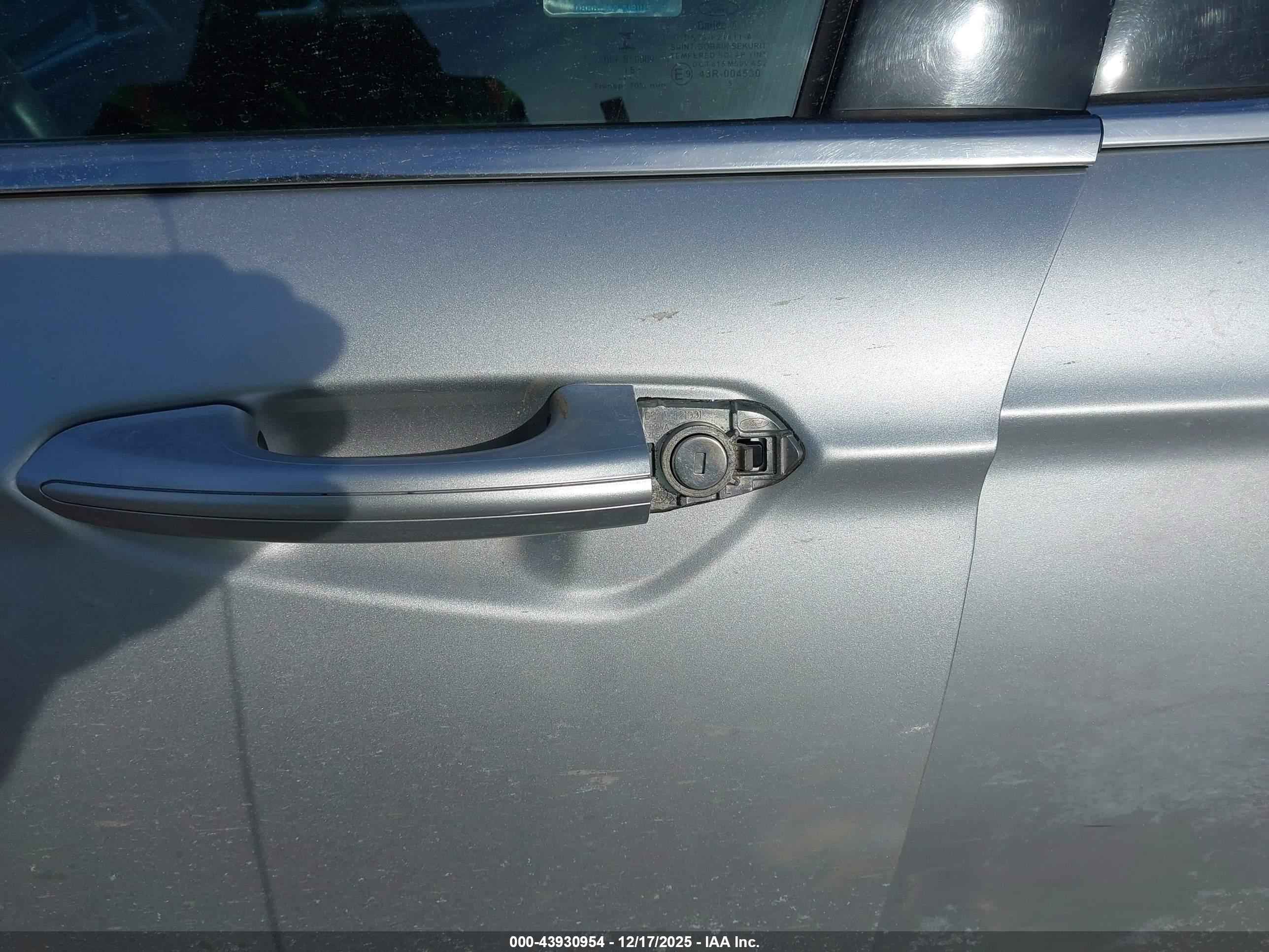 FORD FUSION image 6