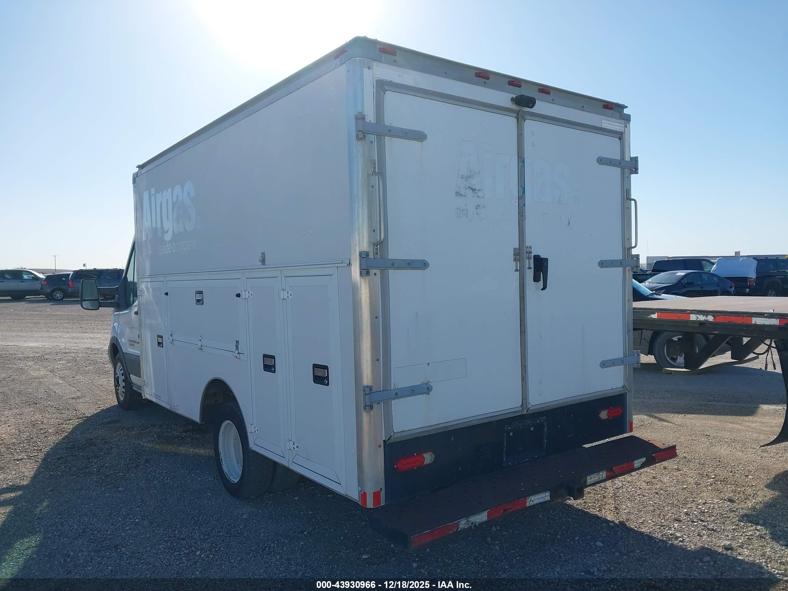 FORD TRANSIT-350 image 3