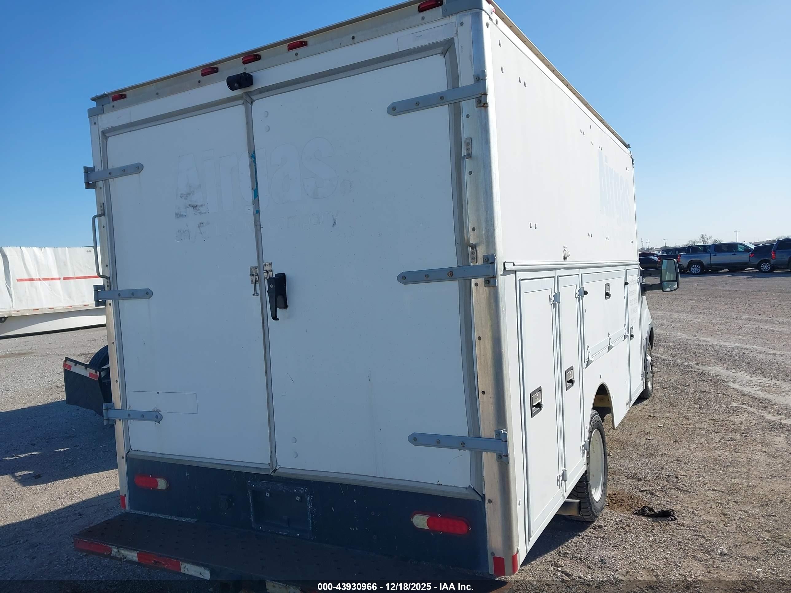 FORD TRANSIT-350 image 4