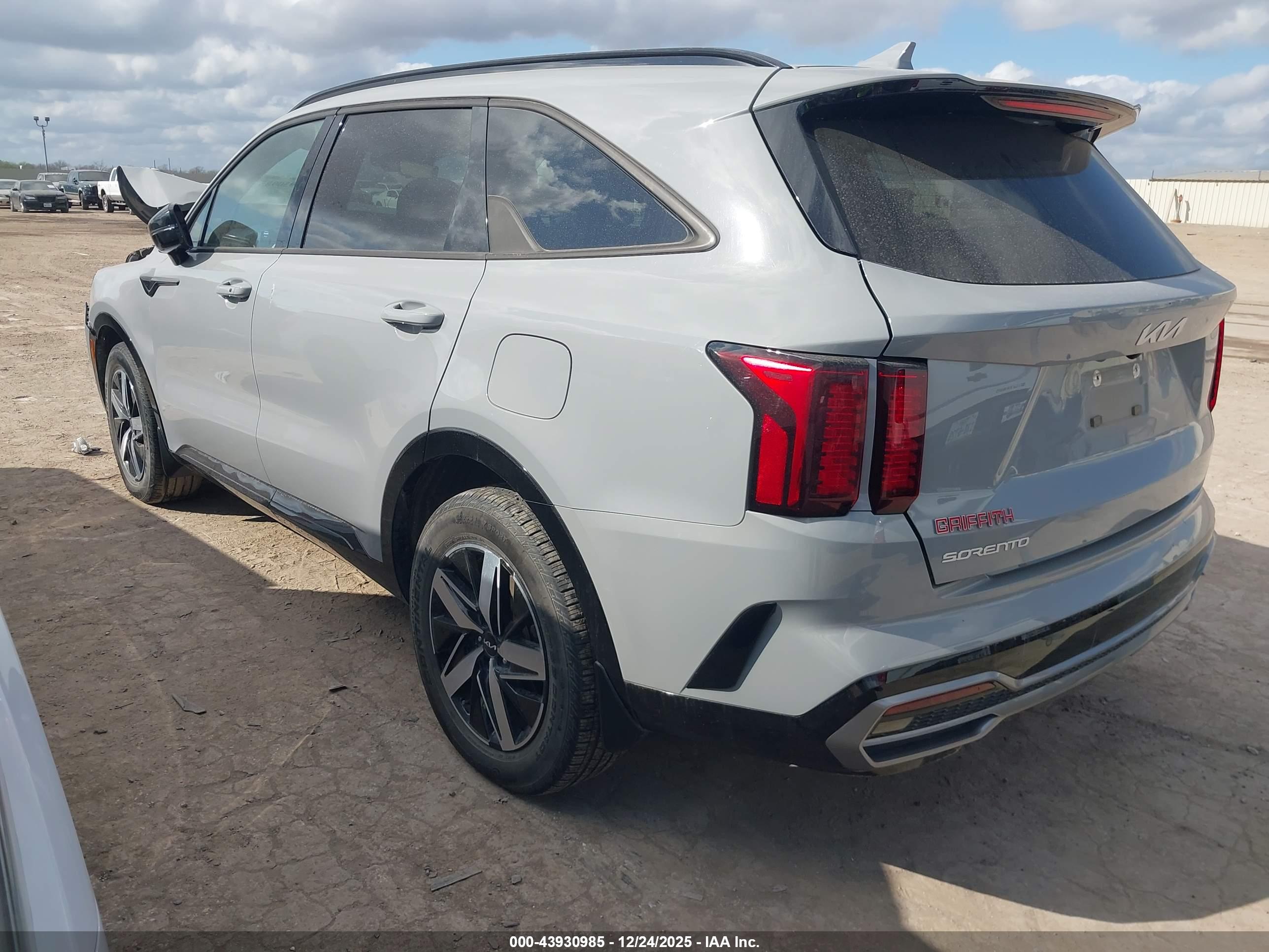 KIA SORENTO image 3