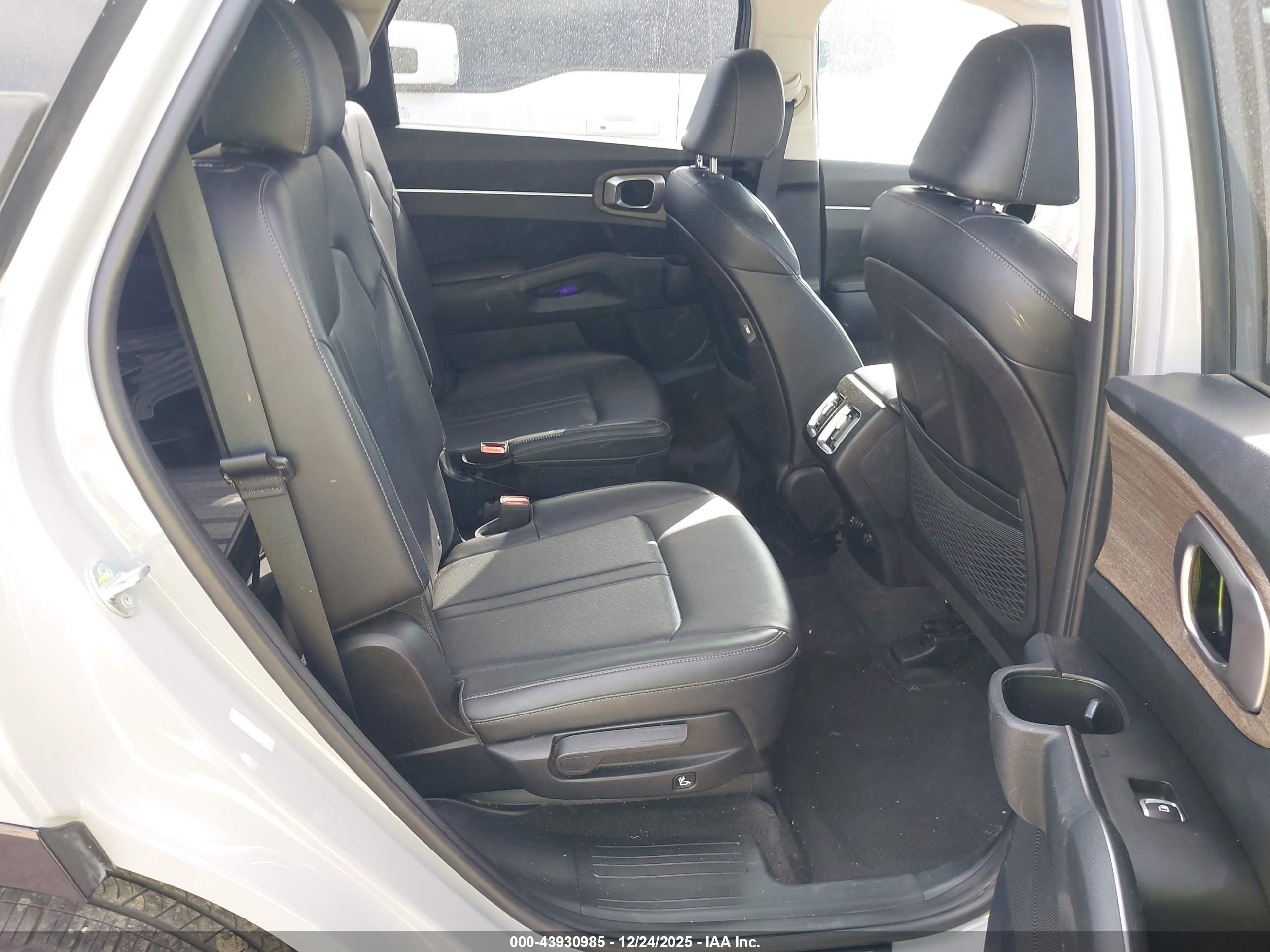KIA SORENTO image 8
