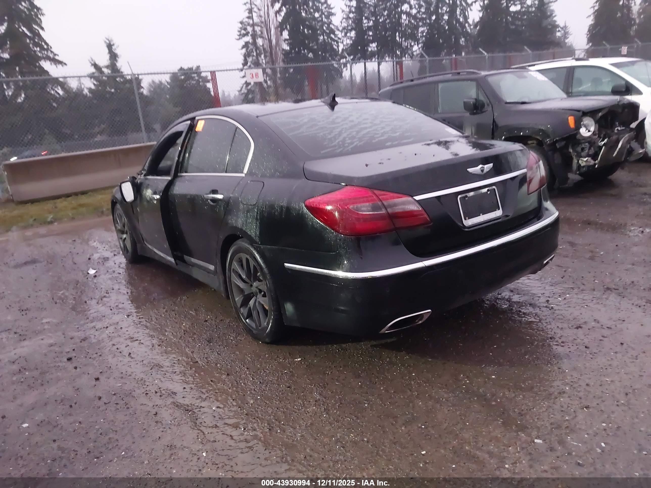 HYUNDAI GENESIS image 3